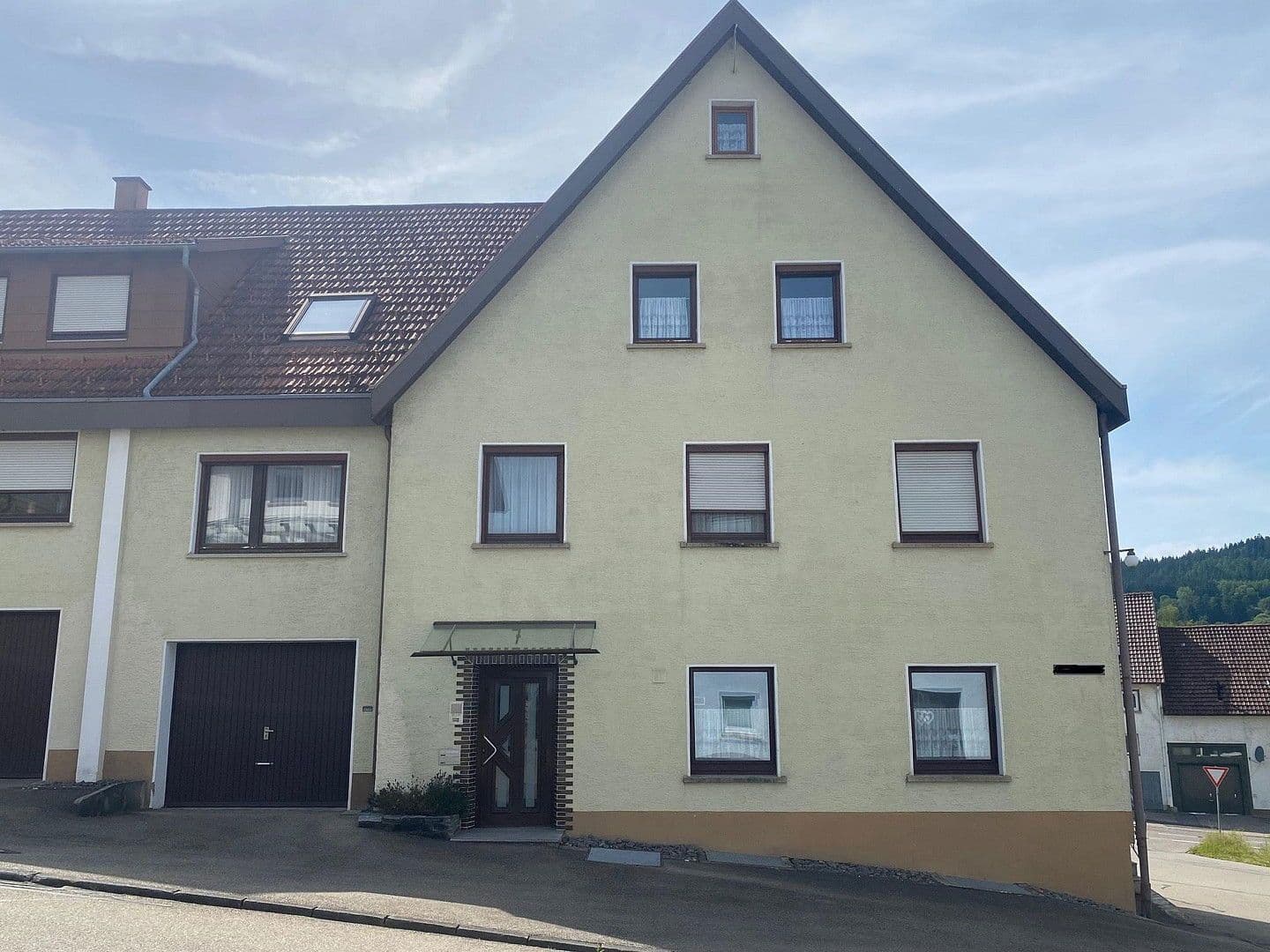 Prodej domu 204 m², pozemek 304 m², Brunnenstr. 9, Wehingen, Bádensko-Württembersko Prodej domu 204 m², pozemek 304 m², Brunnenstr. 9, Wehingen, Bádensko-Württembersko