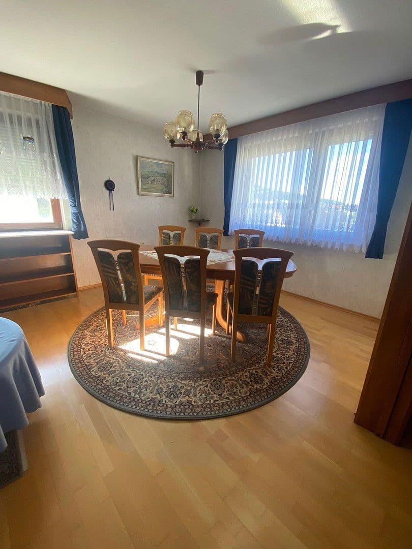 Prodej domu 204 m², pozemek 304 m², Brunnenstr. 9, Wehingen, Bádensko-Württembersko Prodej domu 204 m², pozemek 304 m², Brunnenstr. 9, Wehingen, Bádensko-Württembersko