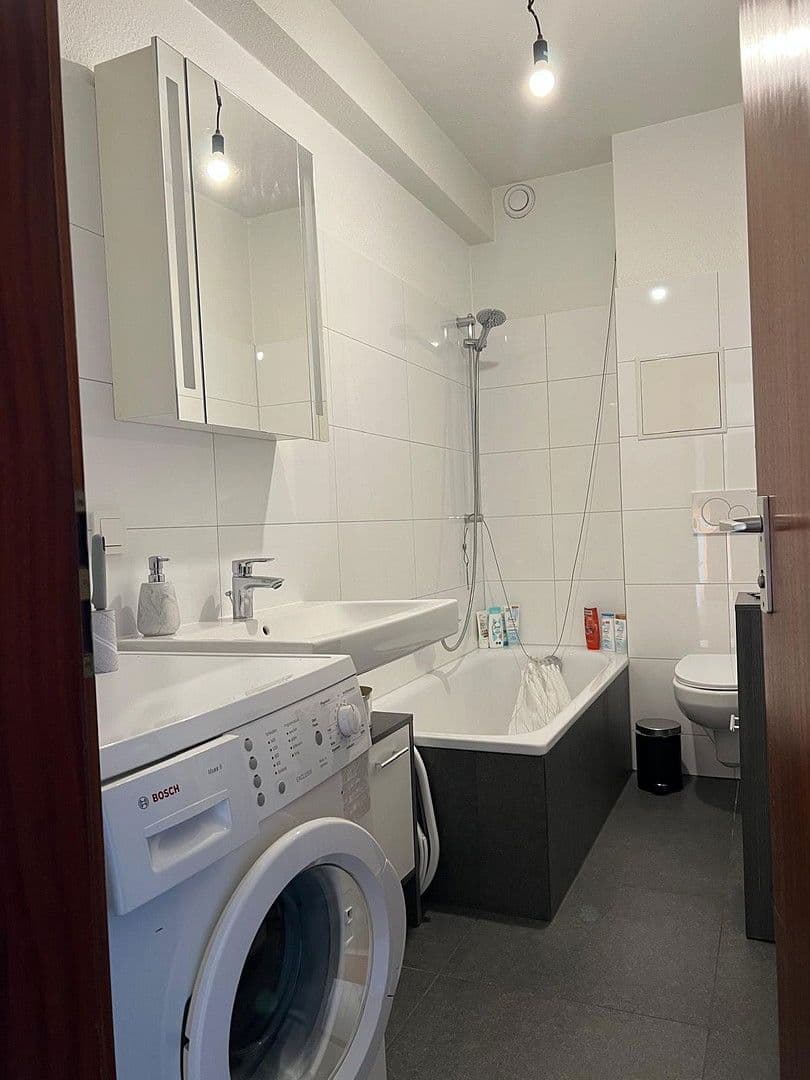 Pronájem bytu 3+1 92 m², Bürgermeister-Kutterer-Str. 12, Ludwigshafen, Porýní-Falc Pronájem bytu 3+1 92 m², Bürgermeister-Kutterer-Str. 12, Ludwigshafen, Porýní-Falc