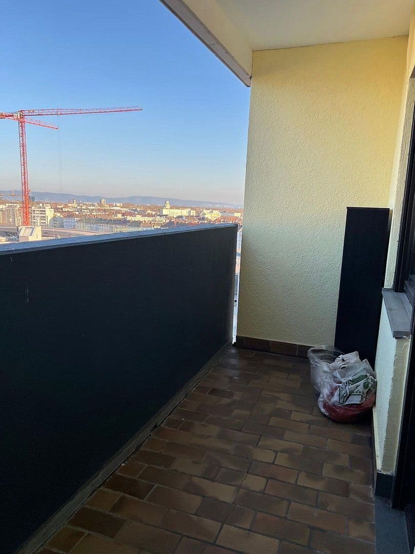 Pronájem bytu 3+1 92 m², Bürgermeister-Kutterer-Str. 12, Ludwigshafen, Porýní-Falc Pronájem bytu 3+1 92 m², Bürgermeister-Kutterer-Str. 12, Ludwigshafen, Porýní-Falc