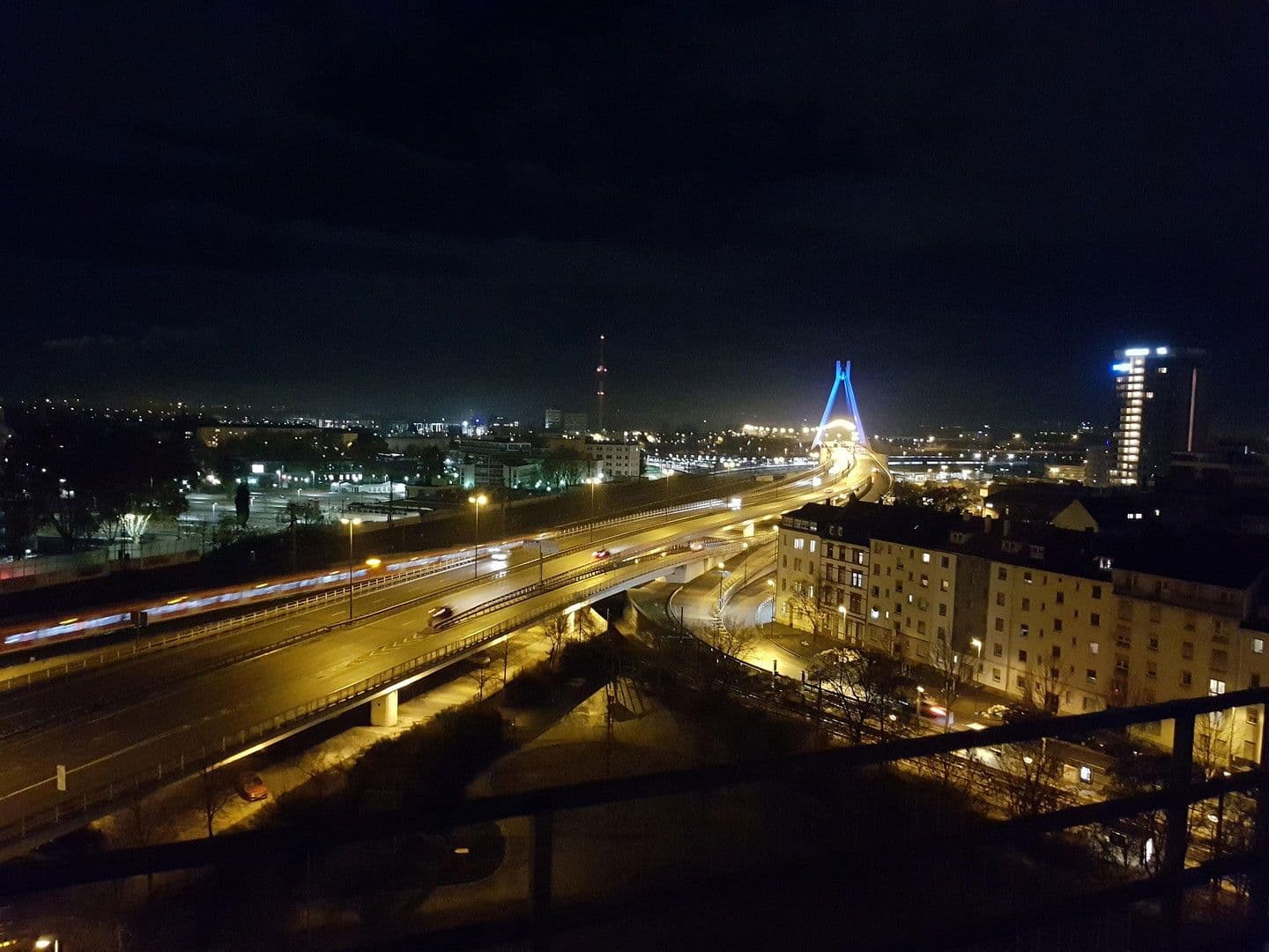 Pronájem bytu 3+1 92 m², Bürgermeister-Kutterer-Str. 12, Ludwigshafen, Porýní-Falc Pronájem bytu 3+1 92 m², Bürgermeister-Kutterer-Str. 12, Ludwigshafen, Porýní-Falc