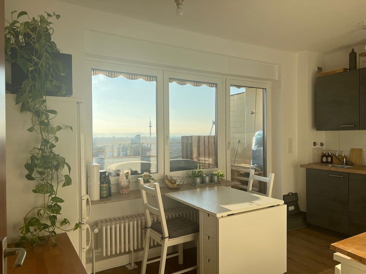 Pronájem bytu 3+1 92 m², Bürgermeister-Kutterer-Str. 12, Ludwigshafen, Porýní-Falc Pronájem bytu 3+1 92 m², Bürgermeister-Kutterer-Str. 12, Ludwigshafen, Porýní-Falc