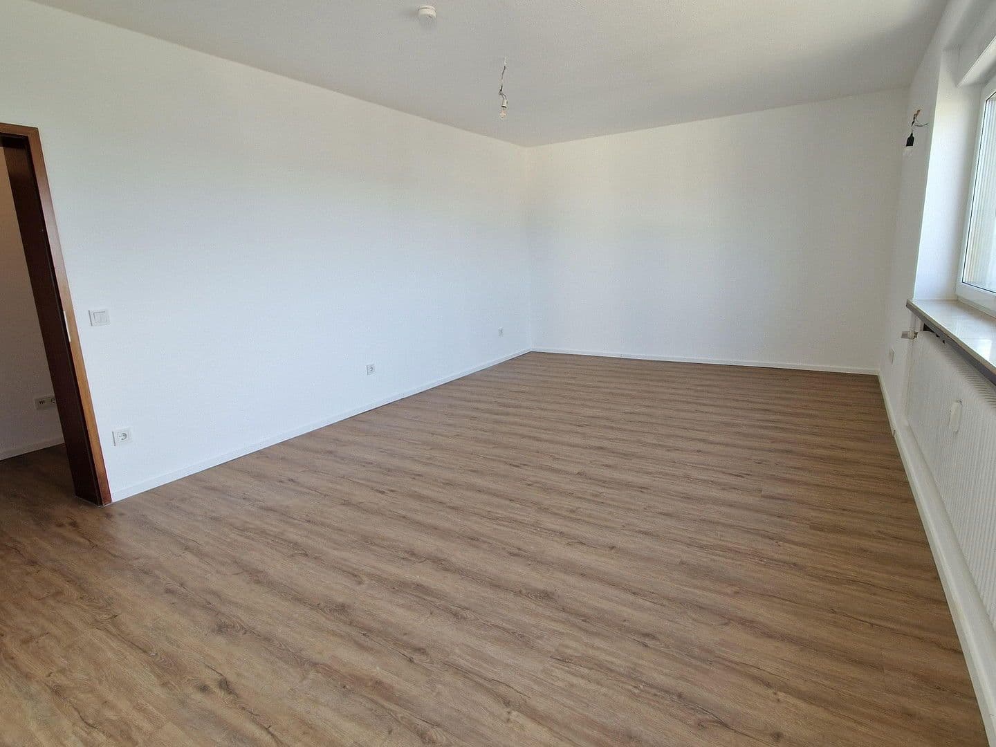 Pronájem bytu 3+1 92 m², Bürgermeister-Kutterer-Str. 12, Ludwigshafen, Porýní-Falc Pronájem bytu 3+1 92 m², Bürgermeister-Kutterer-Str. 12, Ludwigshafen, Porýní-Falc