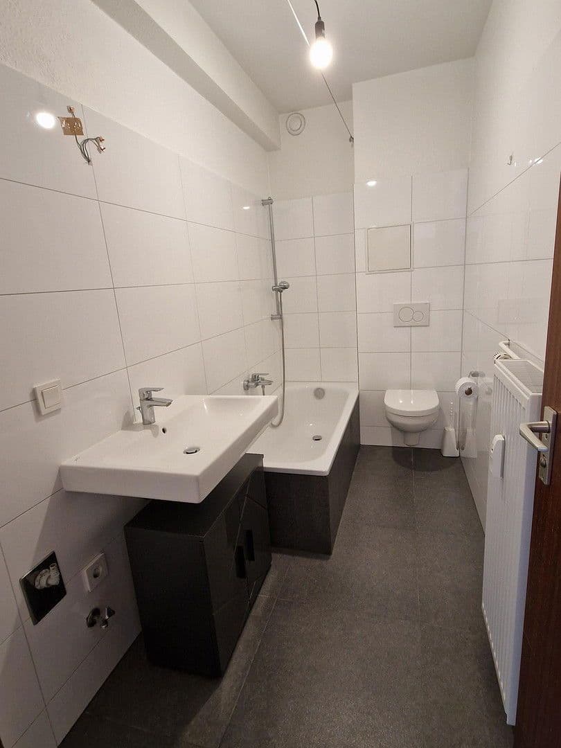 Pronájem bytu 3+1 92 m², Bürgermeister-Kutterer-Str. 12, Ludwigshafen, Porýní-Falc Pronájem bytu 3+1 92 m², Bürgermeister-Kutterer-Str. 12, Ludwigshafen, Porýní-Falc