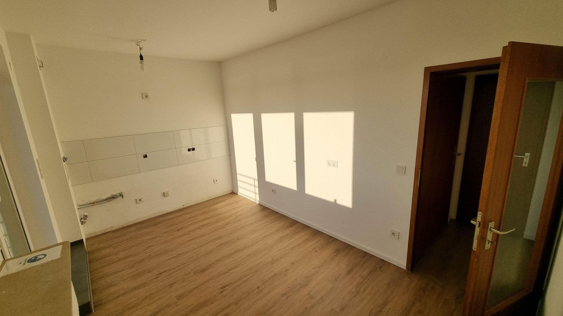 Pronájem bytu 3+1 92 m², Bürgermeister-Kutterer-Str. 12, Ludwigshafen, Porýní-Falc Pronájem bytu 3+1 92 m², Bürgermeister-Kutterer-Str. 12, Ludwigshafen, Porýní-Falc