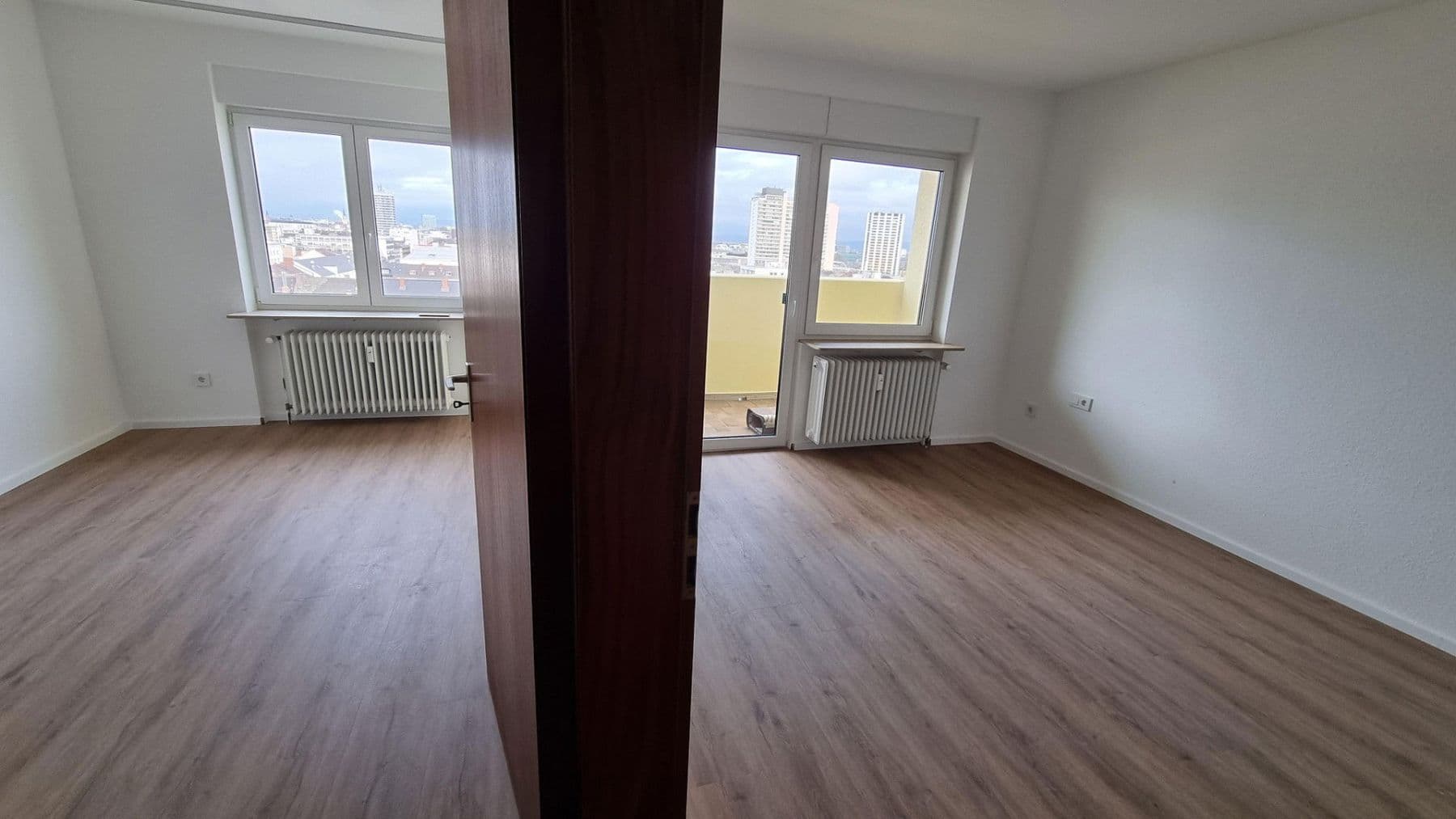 Pronájem bytu 3+1 92 m², Bürgermeister-Kutterer-Str. 12, Ludwigshafen, Porýní-Falc Pronájem bytu 3+1 92 m², Bürgermeister-Kutterer-Str. 12, Ludwigshafen, Porýní-Falc