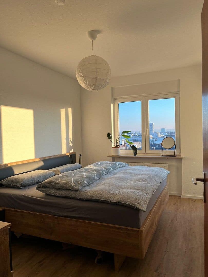 Pronájem bytu 3+1 92 m², Bürgermeister-Kutterer-Str. 12, Ludwigshafen, Porýní-Falc Pronájem bytu 3+1 92 m², Bürgermeister-Kutterer-Str. 12, Ludwigshafen, Porýní-Falc