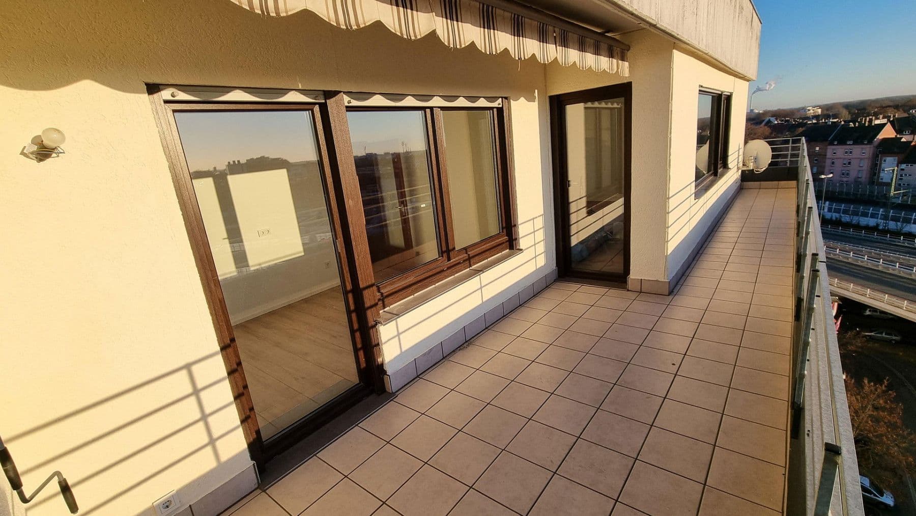 Pronájem bytu 3+1 92 m², Bürgermeister-Kutterer-Str. 12, Ludwigshafen, Porýní-Falc Pronájem bytu 3+1 92 m², Bürgermeister-Kutterer-Str. 12, Ludwigshafen, Porýní-Falc