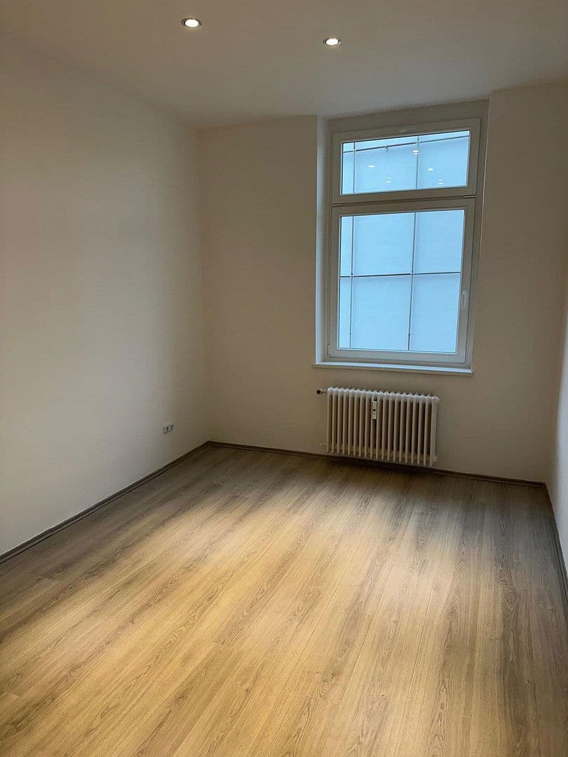 Pronájem bytu 2+1 50 m², Bahnhofstr. 11, Oberhausen, Severní Porýní-Vestfálsko Pronájem bytu 2+1 50 m², Bahnhofstr. 11, Oberhausen, Severní Porýní-Vestfálsko