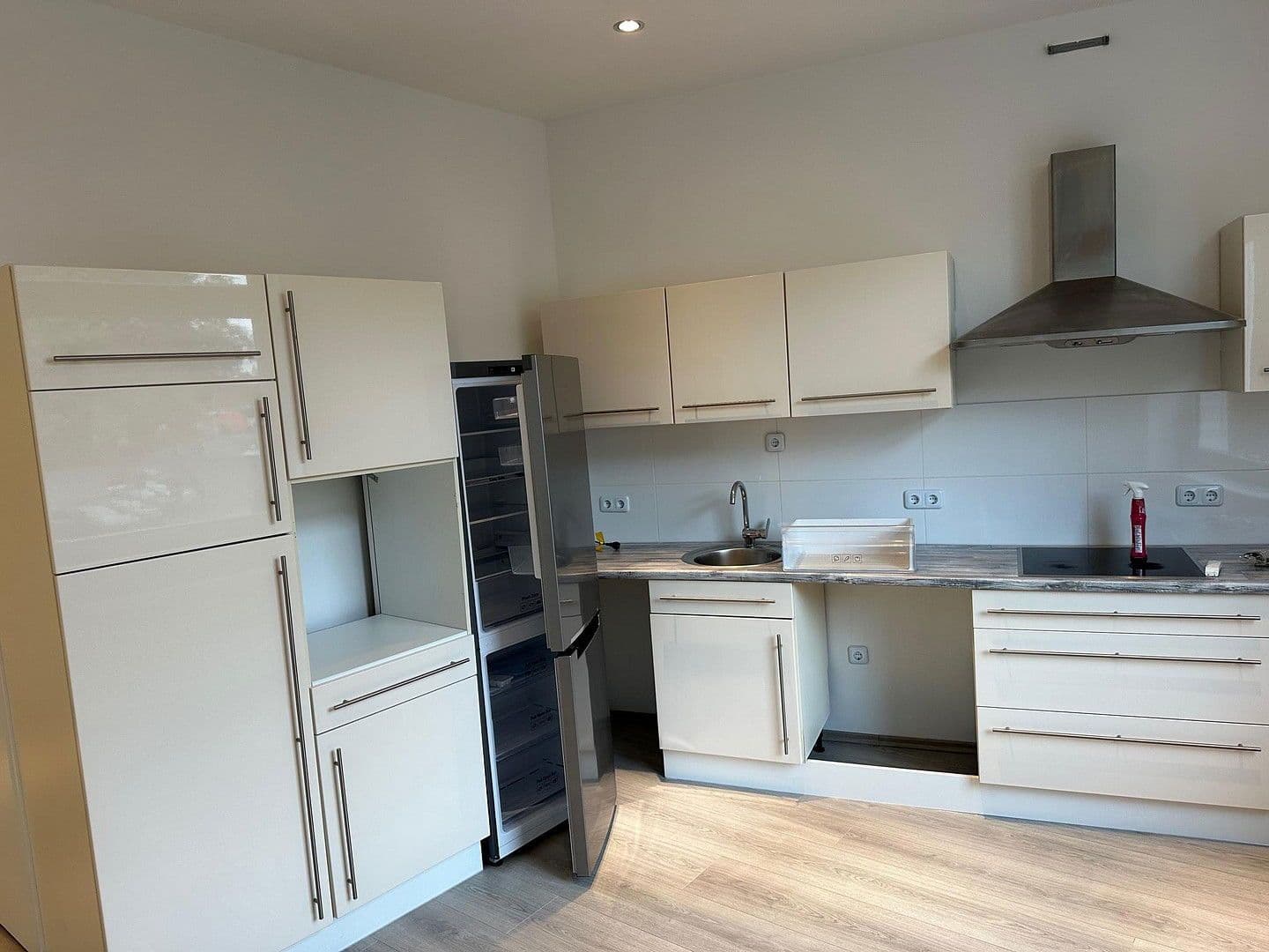 Pronájem bytu 2+1 50 m², Bahnhofstr. 11, Oberhausen, Severní Porýní-Vestfálsko Pronájem bytu 2+1 50 m², Bahnhofstr. 11, Oberhausen, Severní Porýní-Vestfálsko