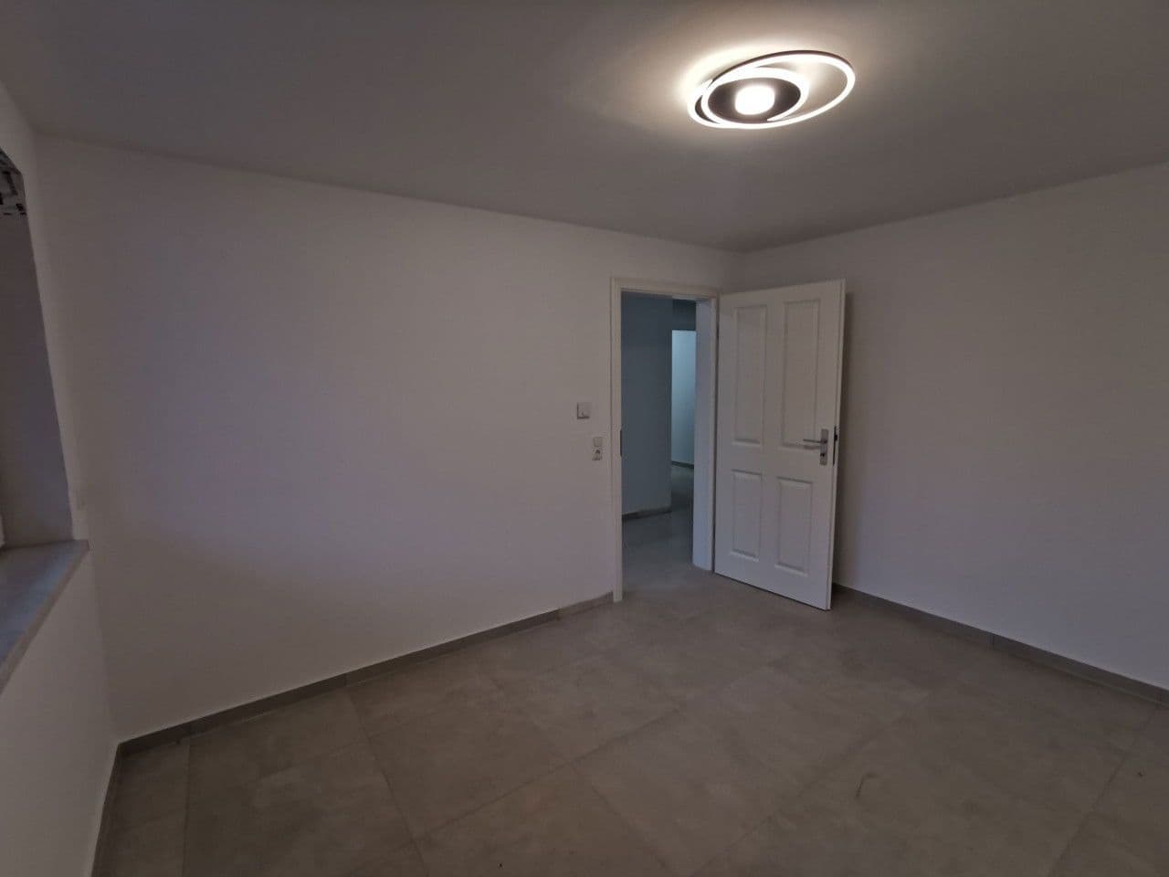 Pronájem bytu 3+1 90 m², Kirchstrasse 8, Schwalmtal, Hessen Pronájem bytu 3+1 90 m², Kirchstrasse 8, Schwalmtal, Hessen