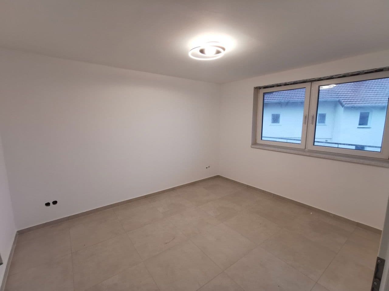 Pronájem bytu 3+1 90 m², Kirchstrasse 8, Schwalmtal, Hessen Pronájem bytu 3+1 90 m², Kirchstrasse 8, Schwalmtal, Hessen