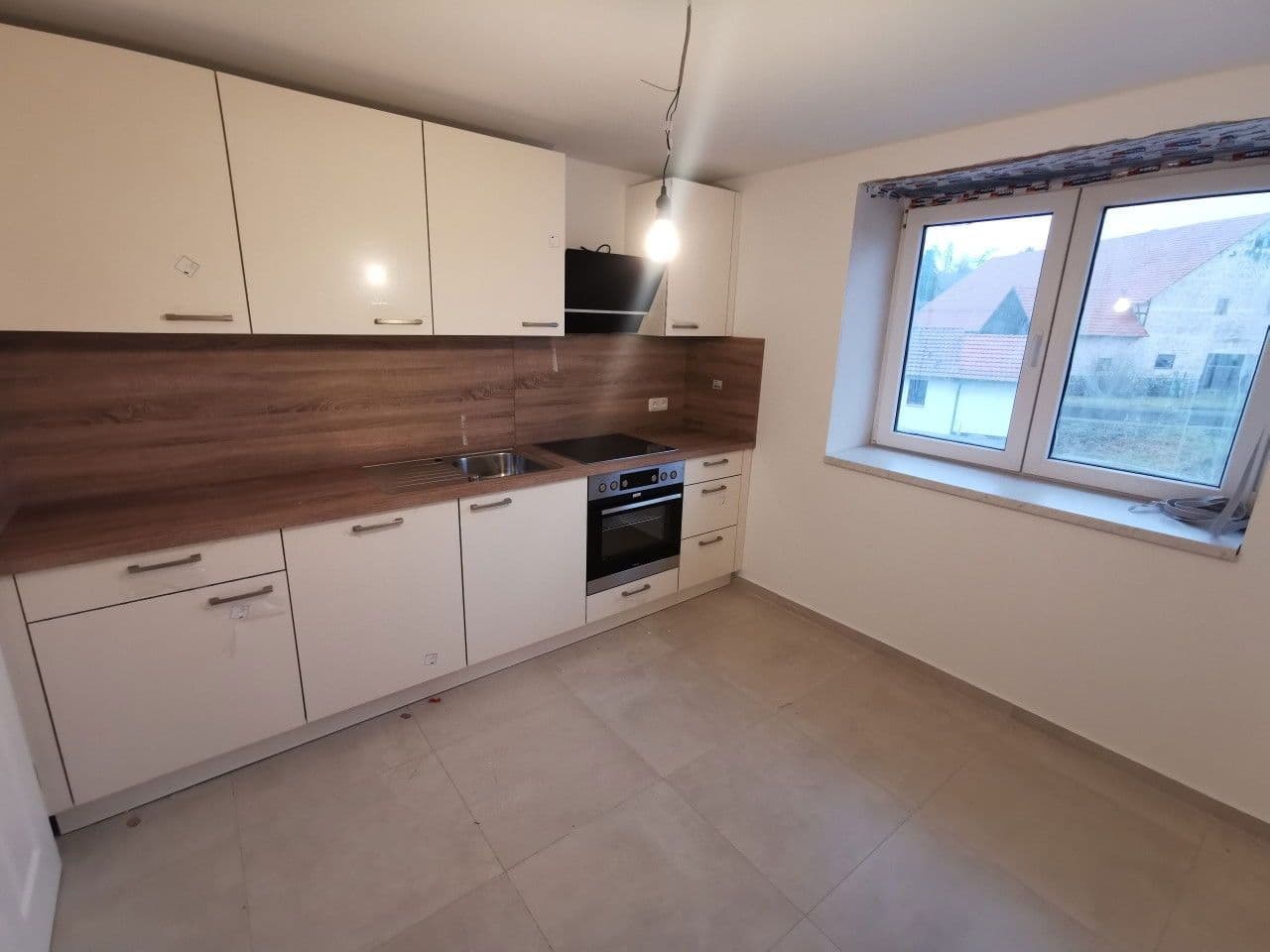 Pronájem bytu 3+1 90 m², Kirchstrasse 8, Schwalmtal, Hessen Pronájem bytu 3+1 90 m², Kirchstrasse 8, Schwalmtal, Hessen