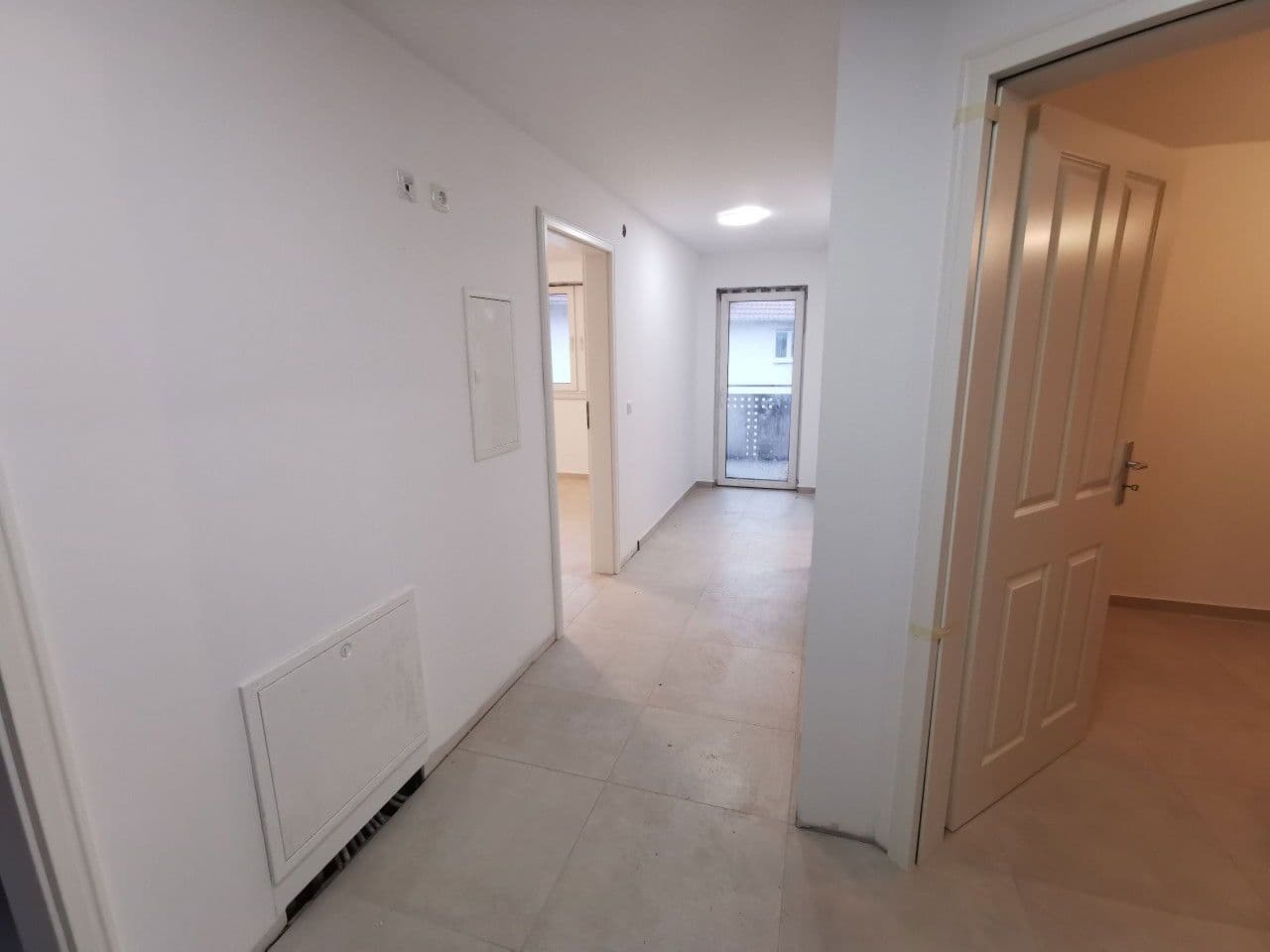Pronájem bytu 3+1 90 m², Kirchstrasse 8, Schwalmtal, Hessen Pronájem bytu 3+1 90 m², Kirchstrasse 8, Schwalmtal, Hessen