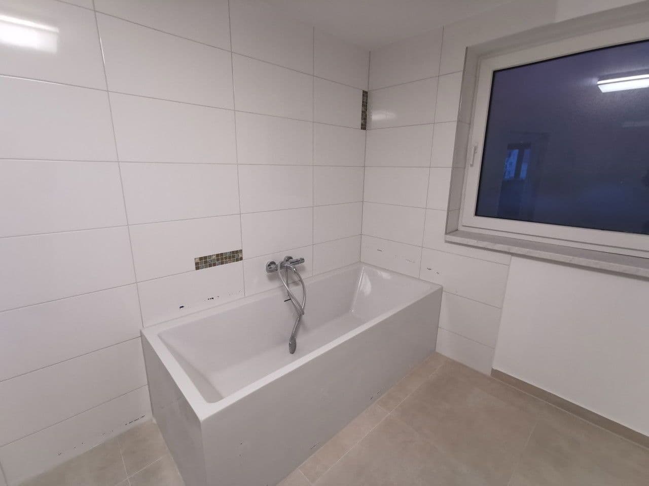 Pronájem bytu 3+1 90 m², Kirchstrasse 8, Schwalmtal, Hessen Pronájem bytu 3+1 90 m², Kirchstrasse 8, Schwalmtal, Hessen