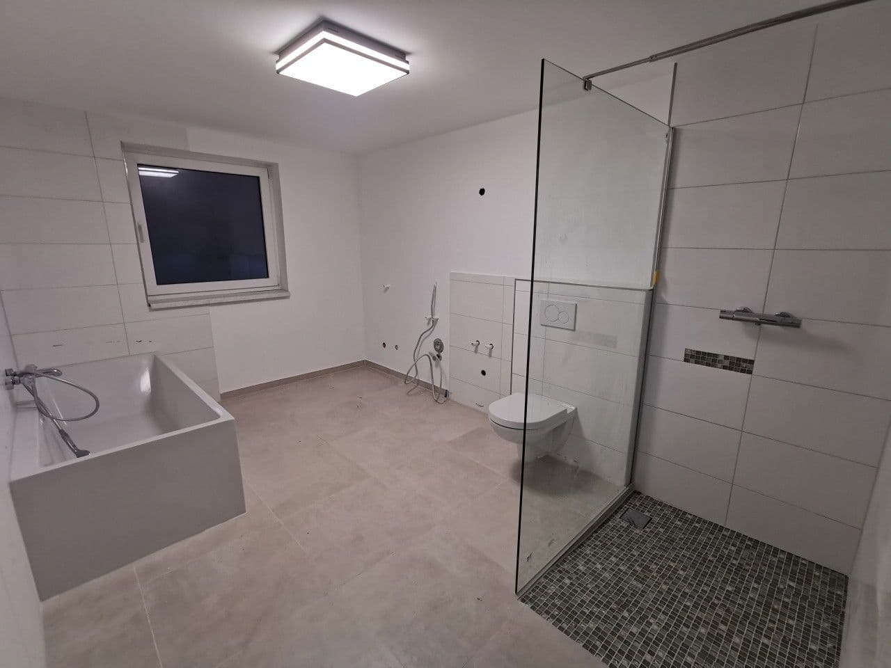 Pronájem bytu 3+1 90 m², Kirchstrasse 8, Schwalmtal, Hessen Pronájem bytu 3+1 90 m², Kirchstrasse 8, Schwalmtal, Hessen