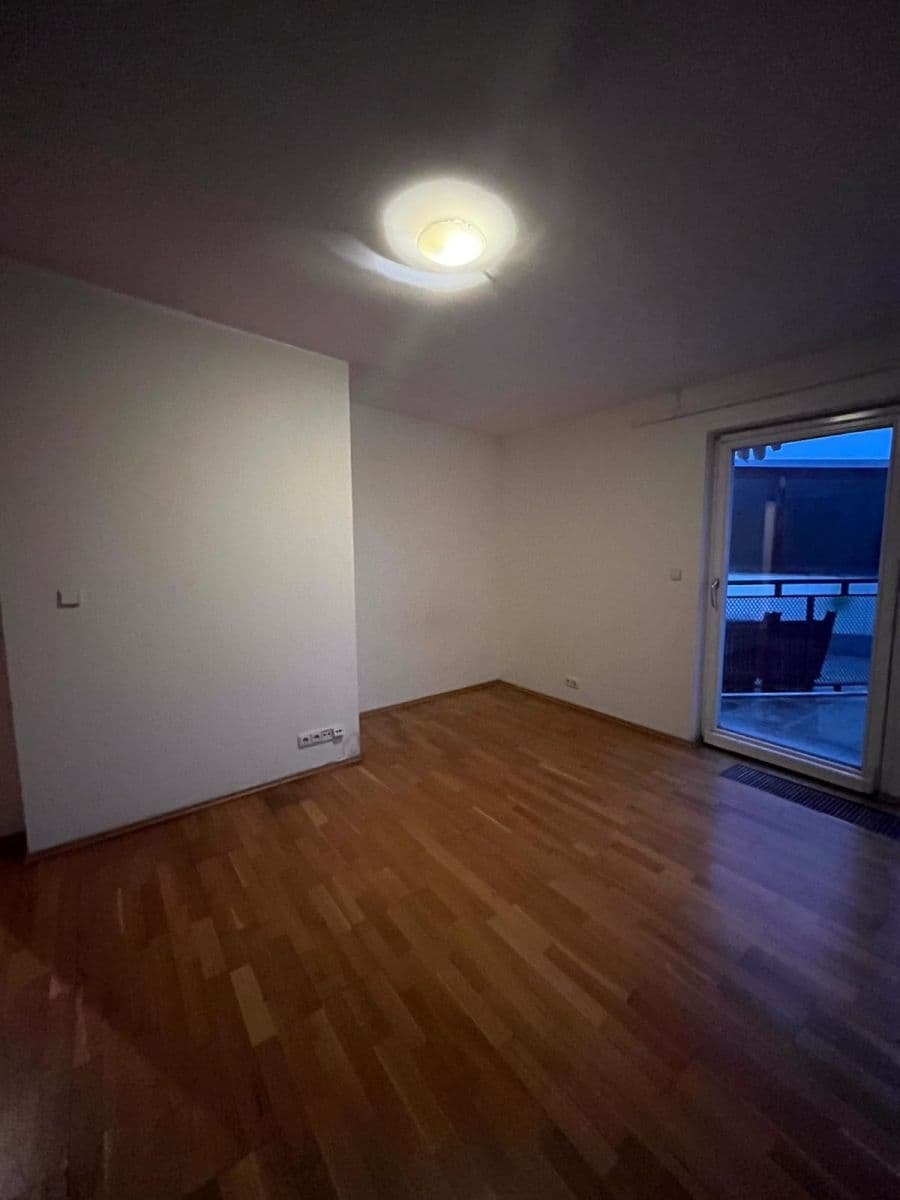 Pronájem bytu 2+kk 75 m², Táborská, Praha, Praha Pronájem bytu 2+kk 75 m², Táborská, Praha, Praha