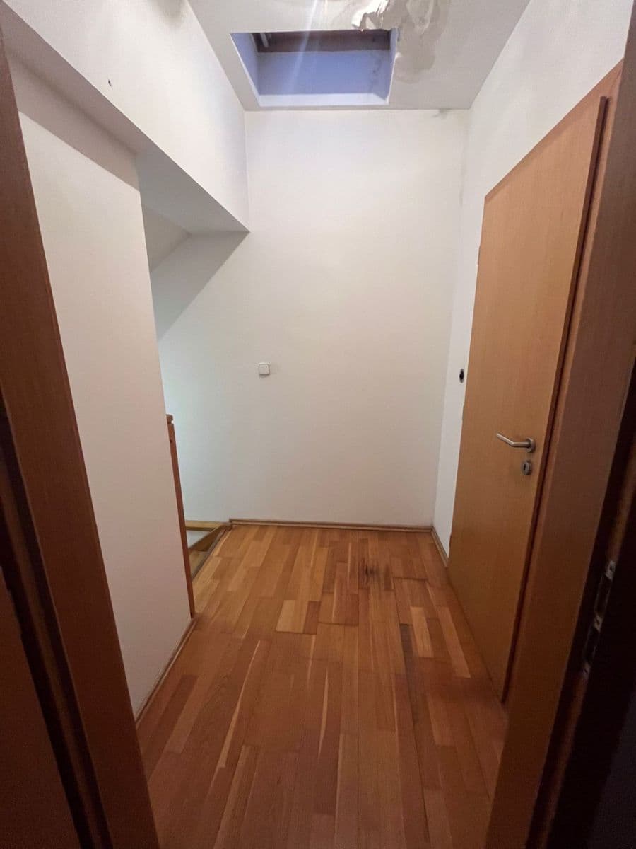 Pronájem bytu 2+kk 75 m², Táborská, Praha, Praha Pronájem bytu 2+kk 75 m², Táborská, Praha, Praha