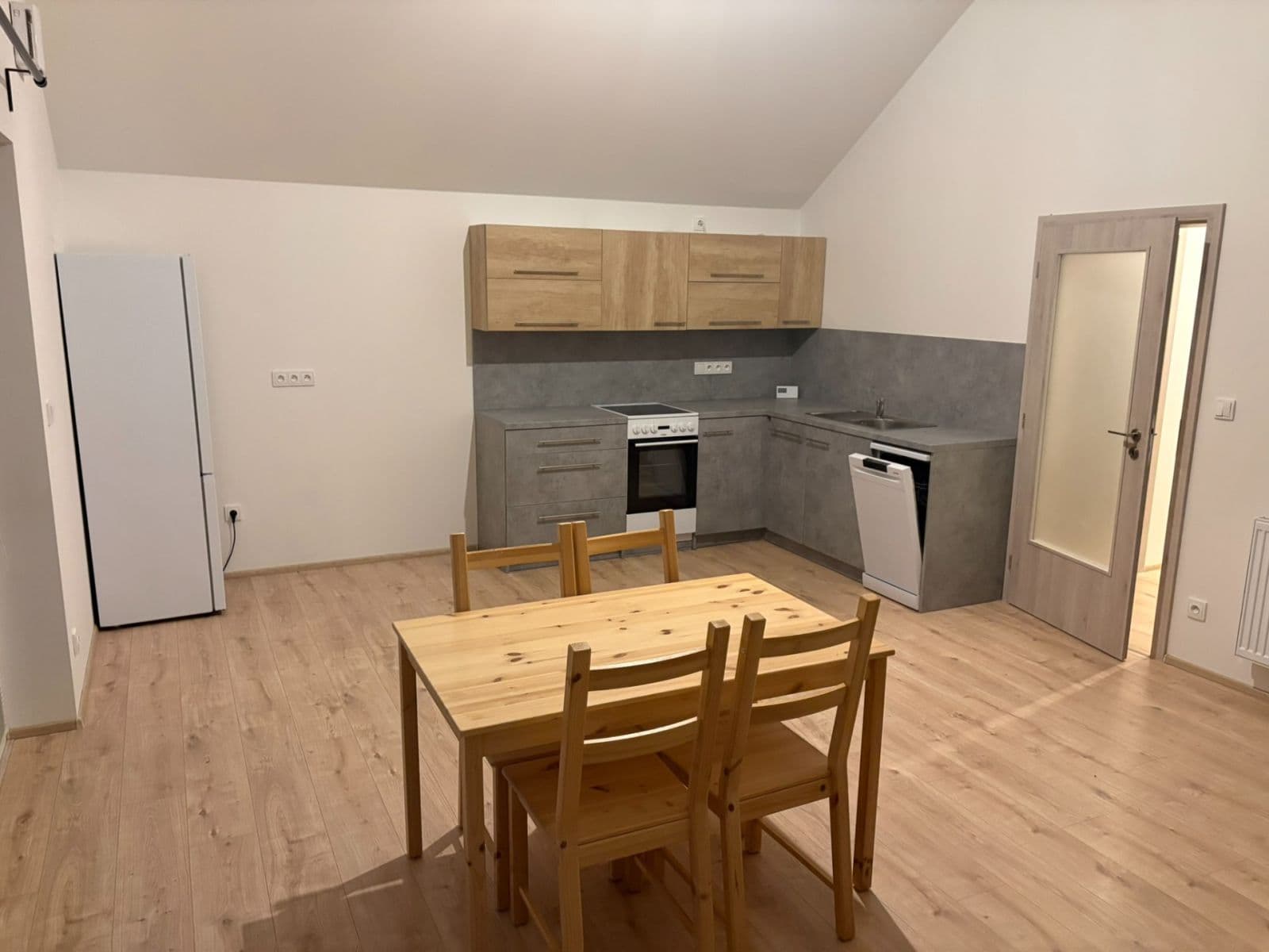 Pronájem bytu 3+kk 80 m², Ve Dvojích, Jiříkovice, Jihomoravský kraj Pronájem bytu 3+kk 80 m², Ve Dvojích, Jiříkovice, Jihomoravský kraj