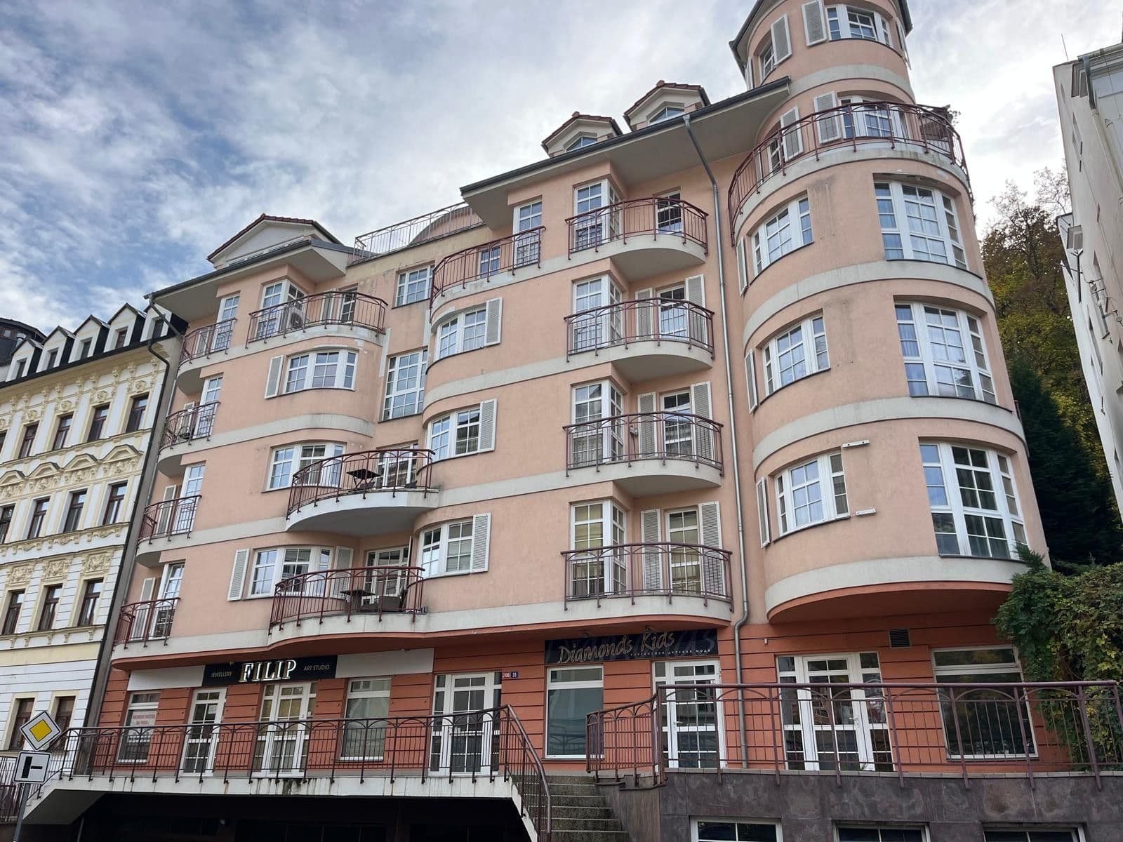 Prodej bytu 3+kk 301 m², Zámecký vrch, Karlovy Vary, Karlovarský kraj Prodej bytu 3+kk 301 m², Zámecký vrch, Karlovy Vary, Karlovarský kraj