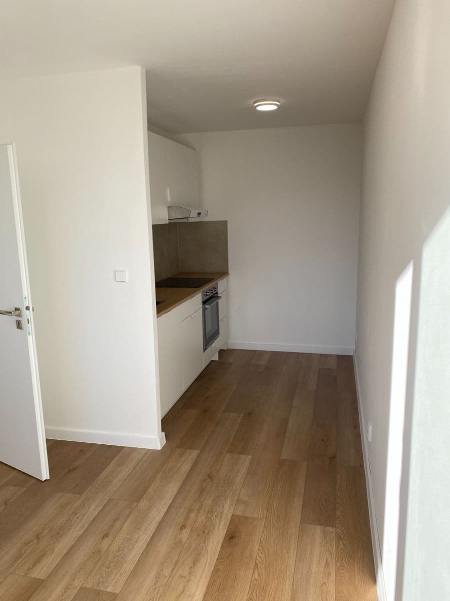 Pronájem bytu 2+kk 34 m², Karla Tomana, Kladno, Středočeský kraj Pronájem bytu 2+kk 34 m², Karla Tomana, Kladno, Středočeský kraj