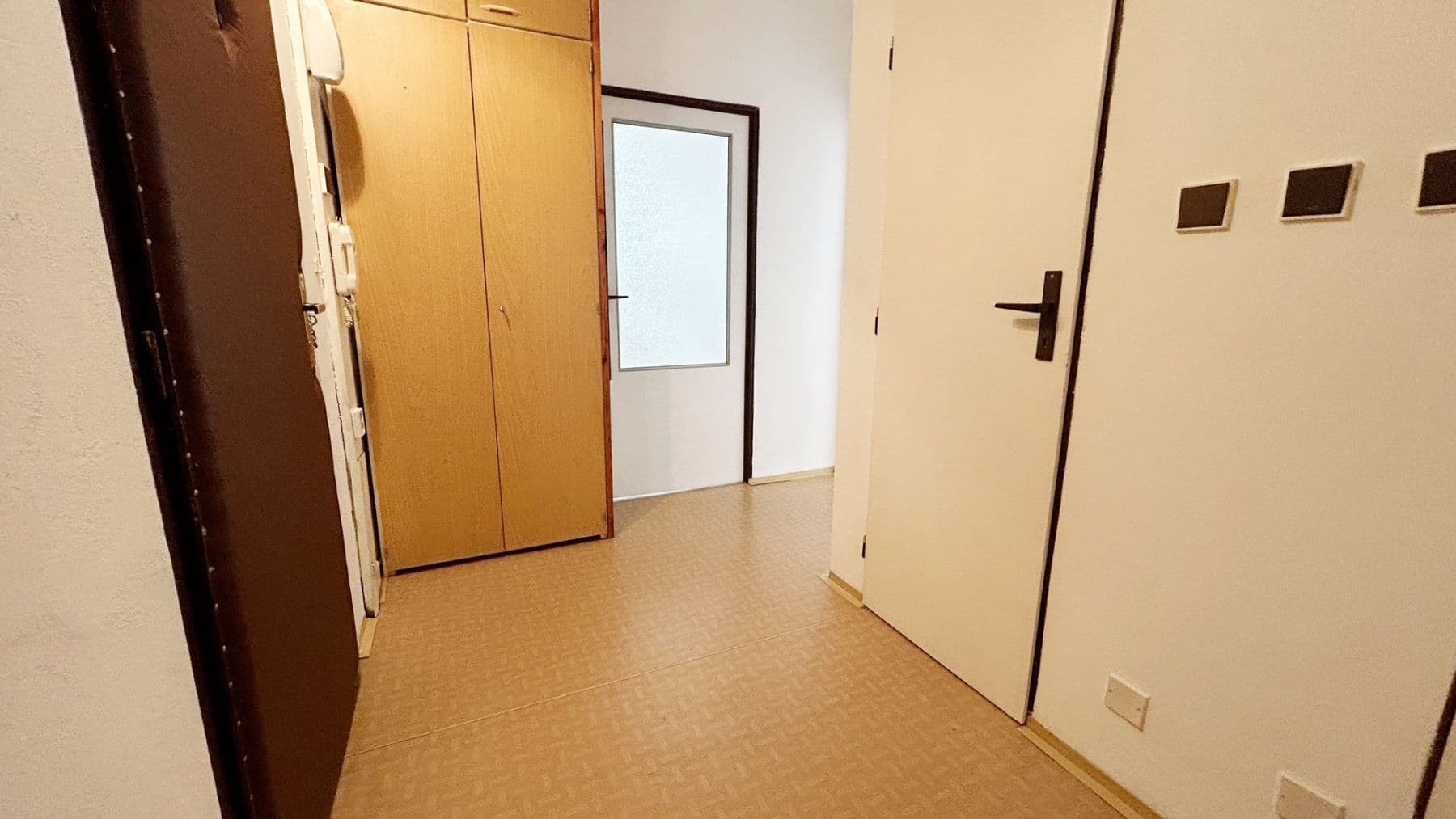 Pronájem bytu 2+kk 49 m², Poděbradova, Kladno, Středočeský kraj Pronájem bytu 2+kk 49 m², Poděbradova, Kladno, Středočeský kraj