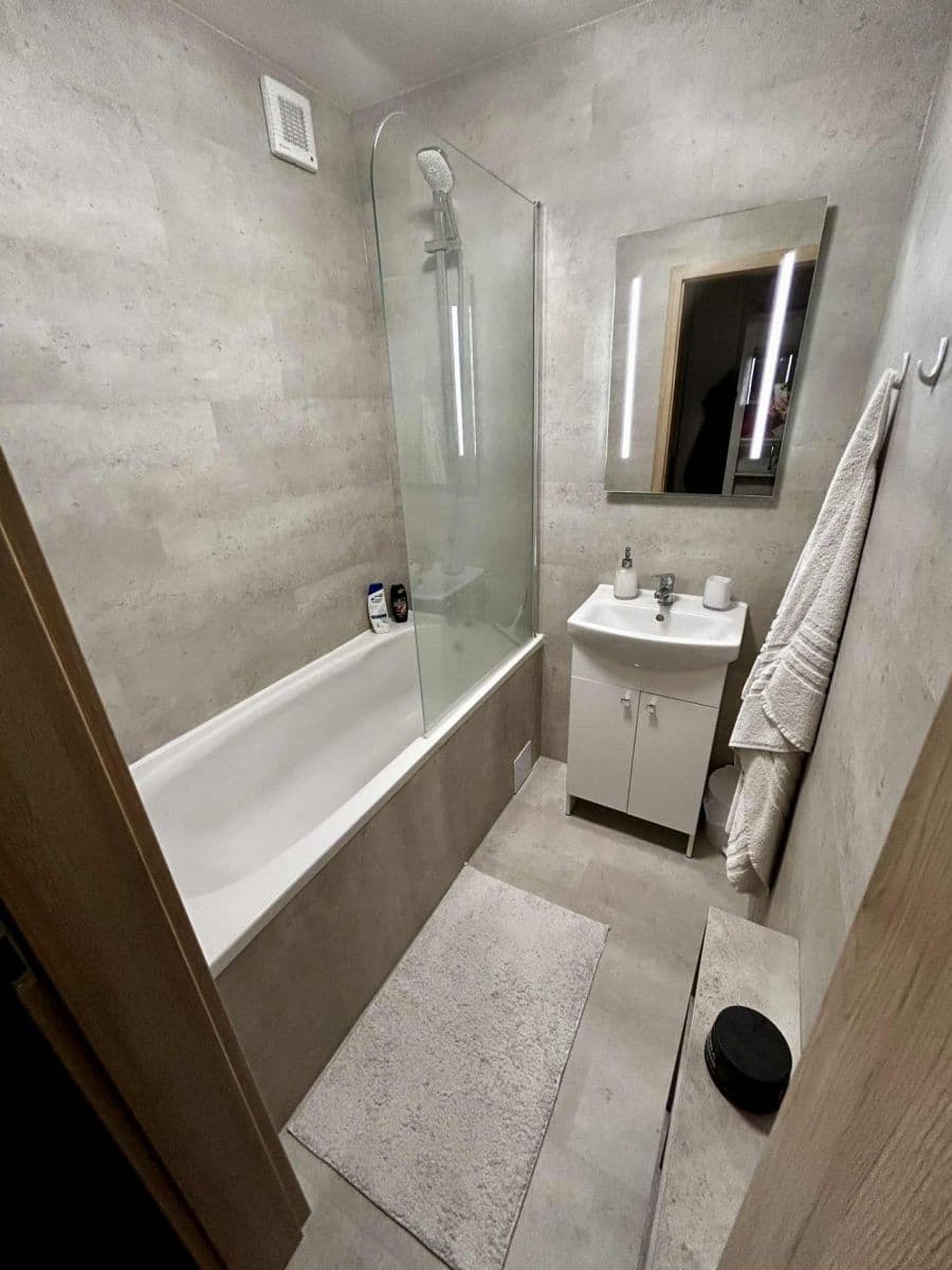 Pronájem bytu 2+1 59 m², Slovany, Mělník, Středočeský kraj Pronájem bytu 2+1 59 m², Slovany, Mělník, Středočeský kraj