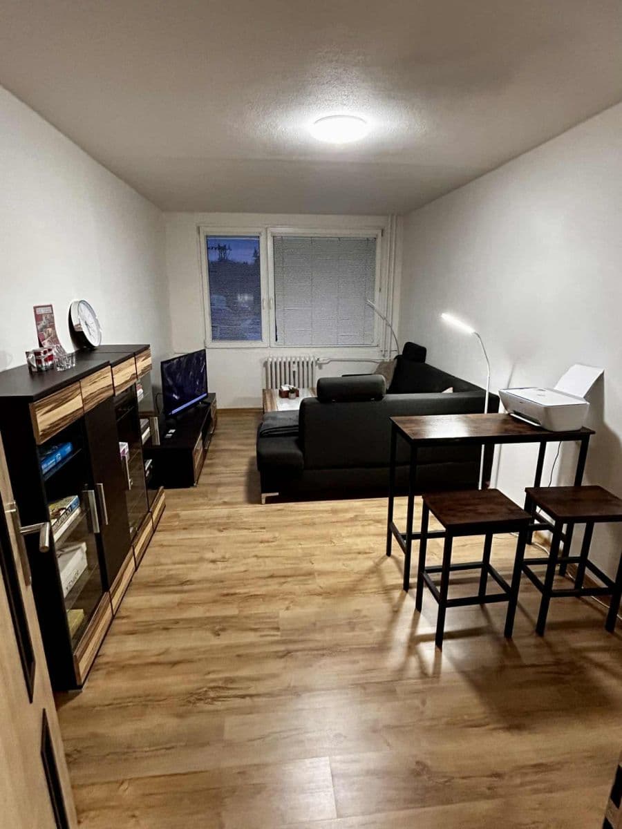 Pronájem bytu 2+1 59 m², Slovany, Mělník, Středočeský kraj Pronájem bytu 2+1 59 m², Slovany, Mělník, Středočeský kraj