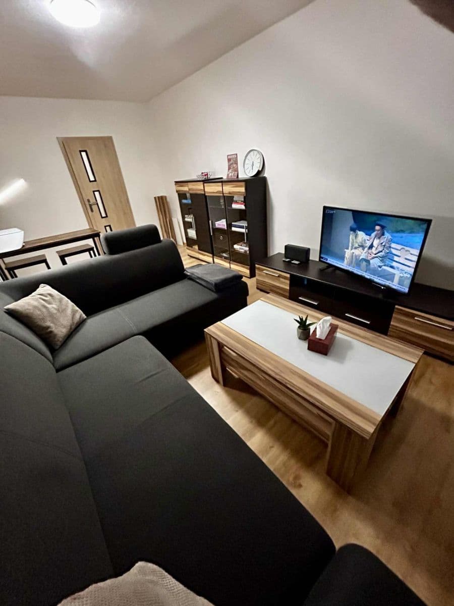 Pronájem bytu 2+1 59 m², Slovany, Mělník, Středočeský kraj Pronájem bytu 2+1 59 m², Slovany, Mělník, Středočeský kraj