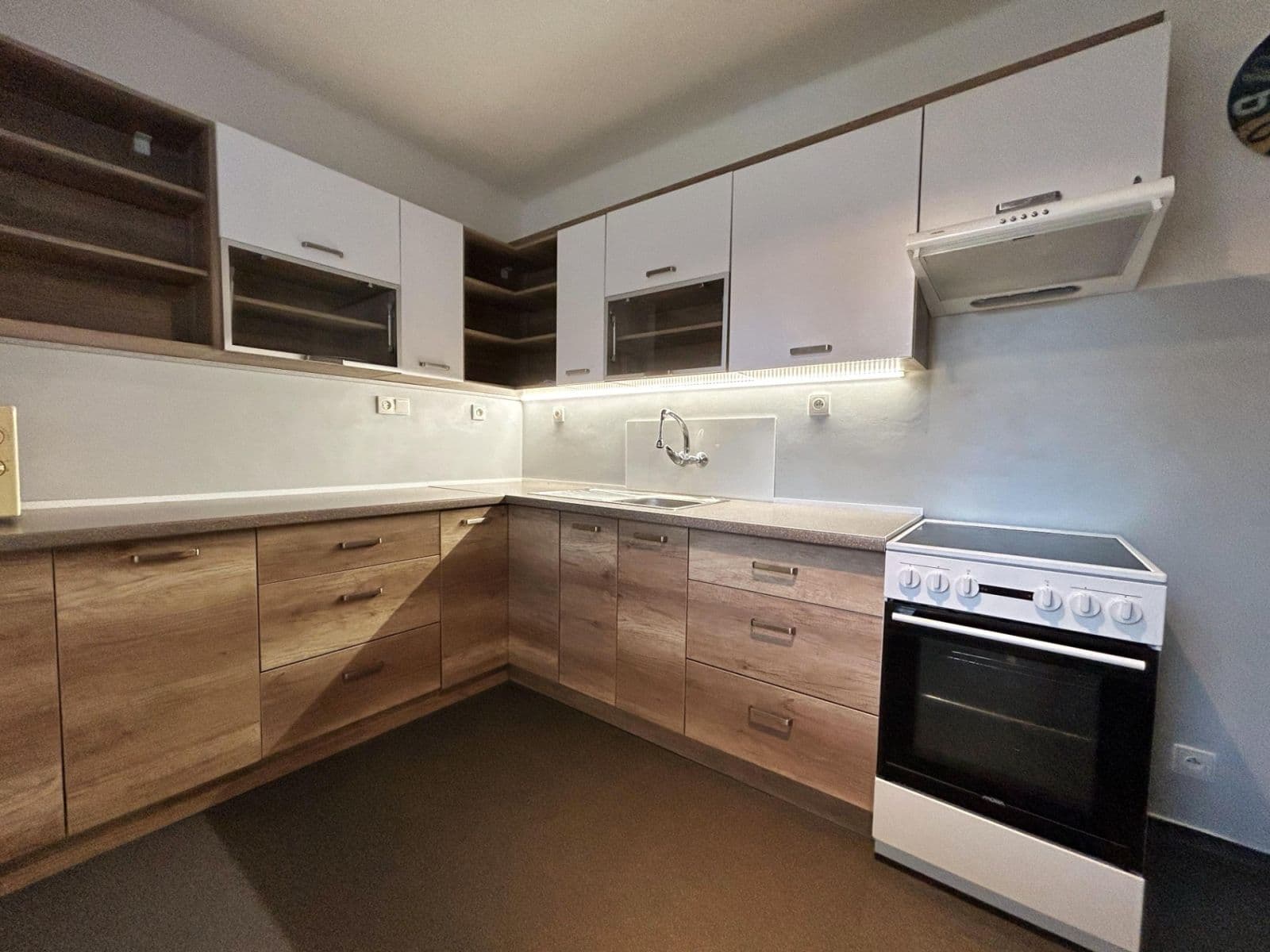 Pronájem bytu 2+1 56 m², 9. května, Litomyšl, Pardubický kraj Pronájem bytu 2+1 56 m², 9. května, Litomyšl, Pardubický kraj