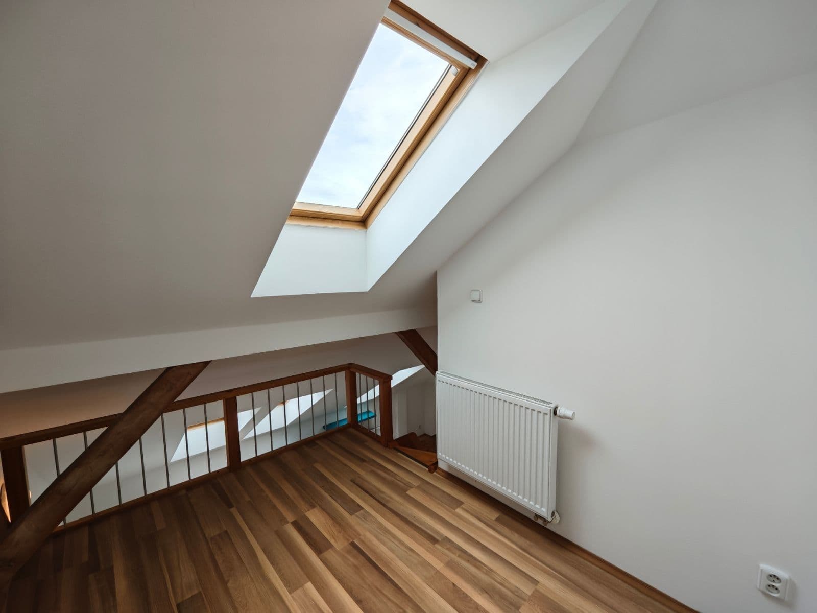 Pronájem bytu 2+kk 58 m², Spojovací, Praha, Praha Pronájem bytu 2+kk 58 m², Spojovací, Praha, Praha