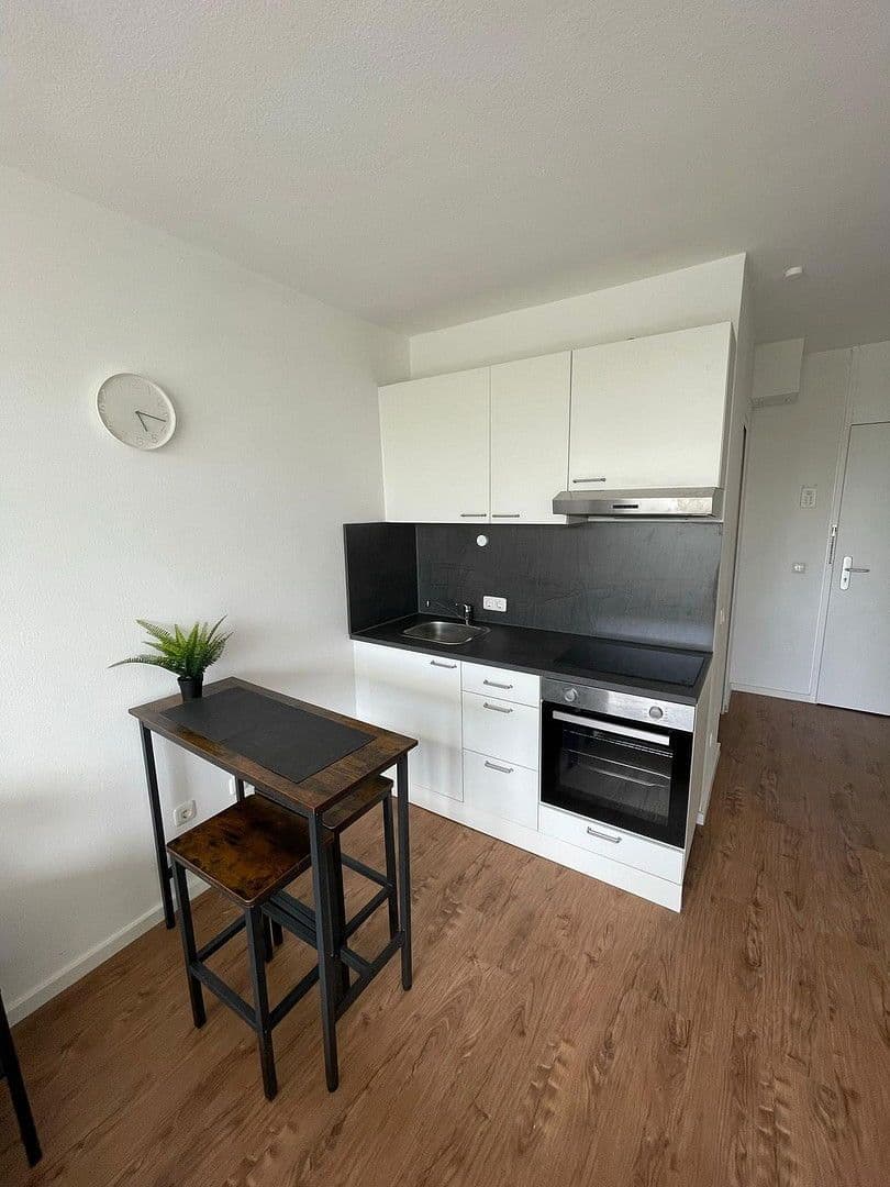 Pronájem bytu 1+1 28 m², Kreuzhofstraße 10, München, Bavorsko Pronájem bytu 1+1 28 m², Kreuzhofstraße 10, München, Bavorsko