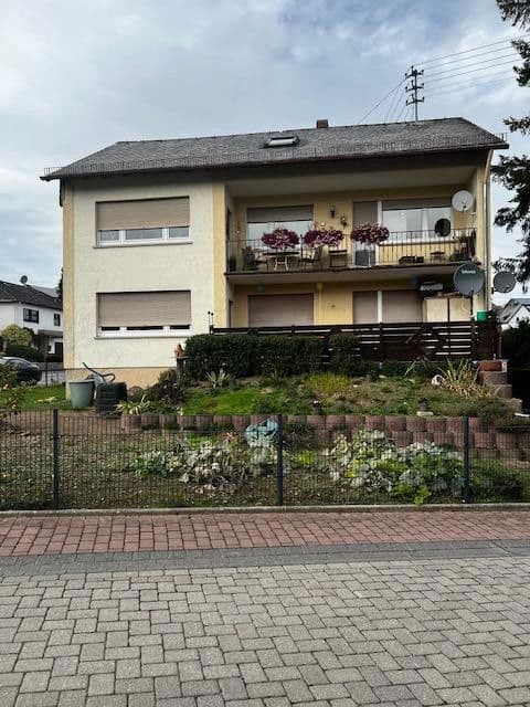 Prodej domu 254 m², pozemek 610 m², Wiesbadener Straße 2, Hünstetten, Hessen Prodej domu 254 m², pozemek 610 m², Wiesbadener Straße 2, Hünstetten, Hessen