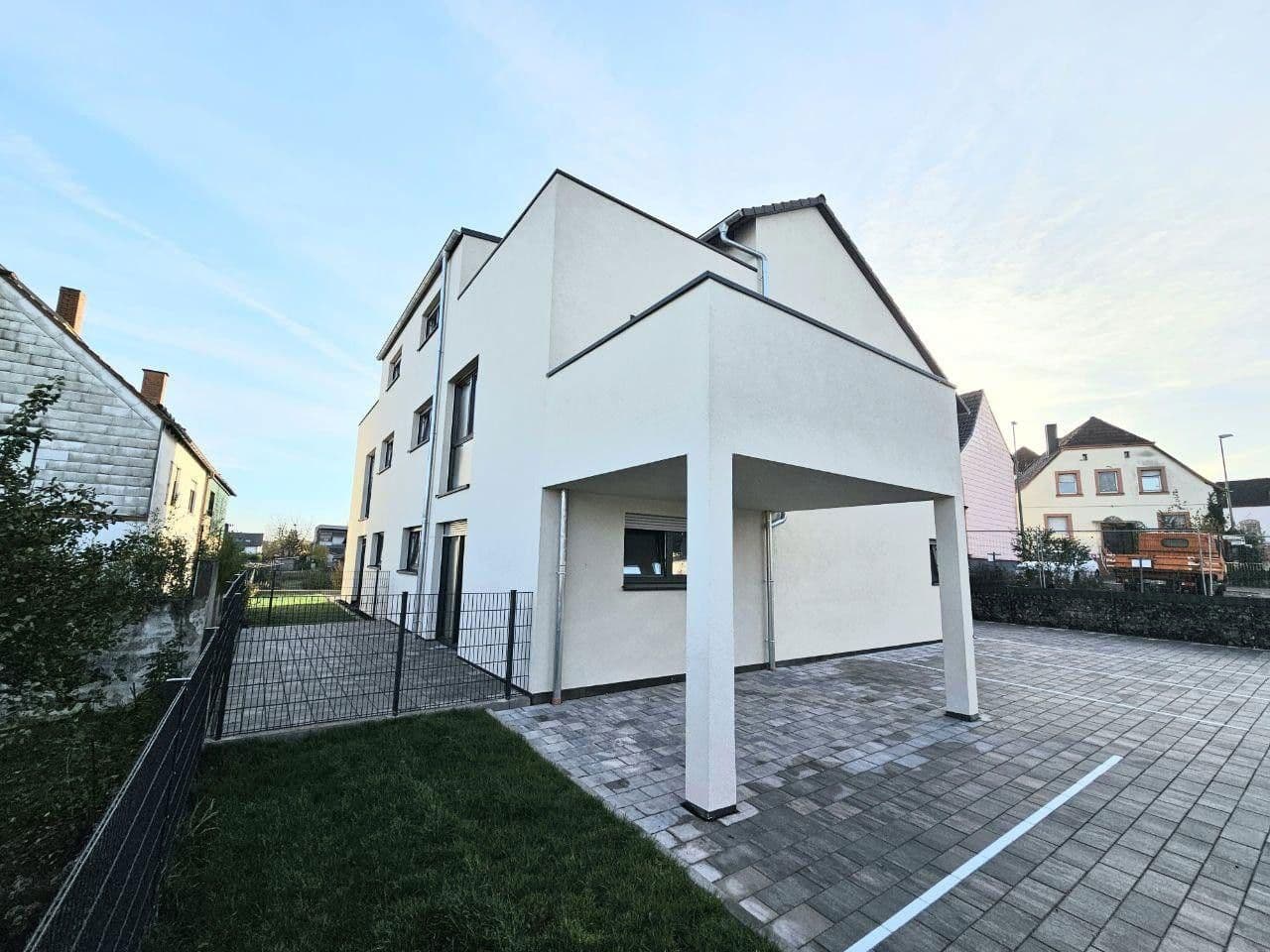 Prodej domu 462 m², pozemek 700 m², Bruchstraße 11 a, Schönenberg-Kübelberg, Porýní-Falc Prodej domu 462 m², pozemek 700 m², Bruchstraße 11 a, Schönenberg-Kübelberg, Porýní-Falc