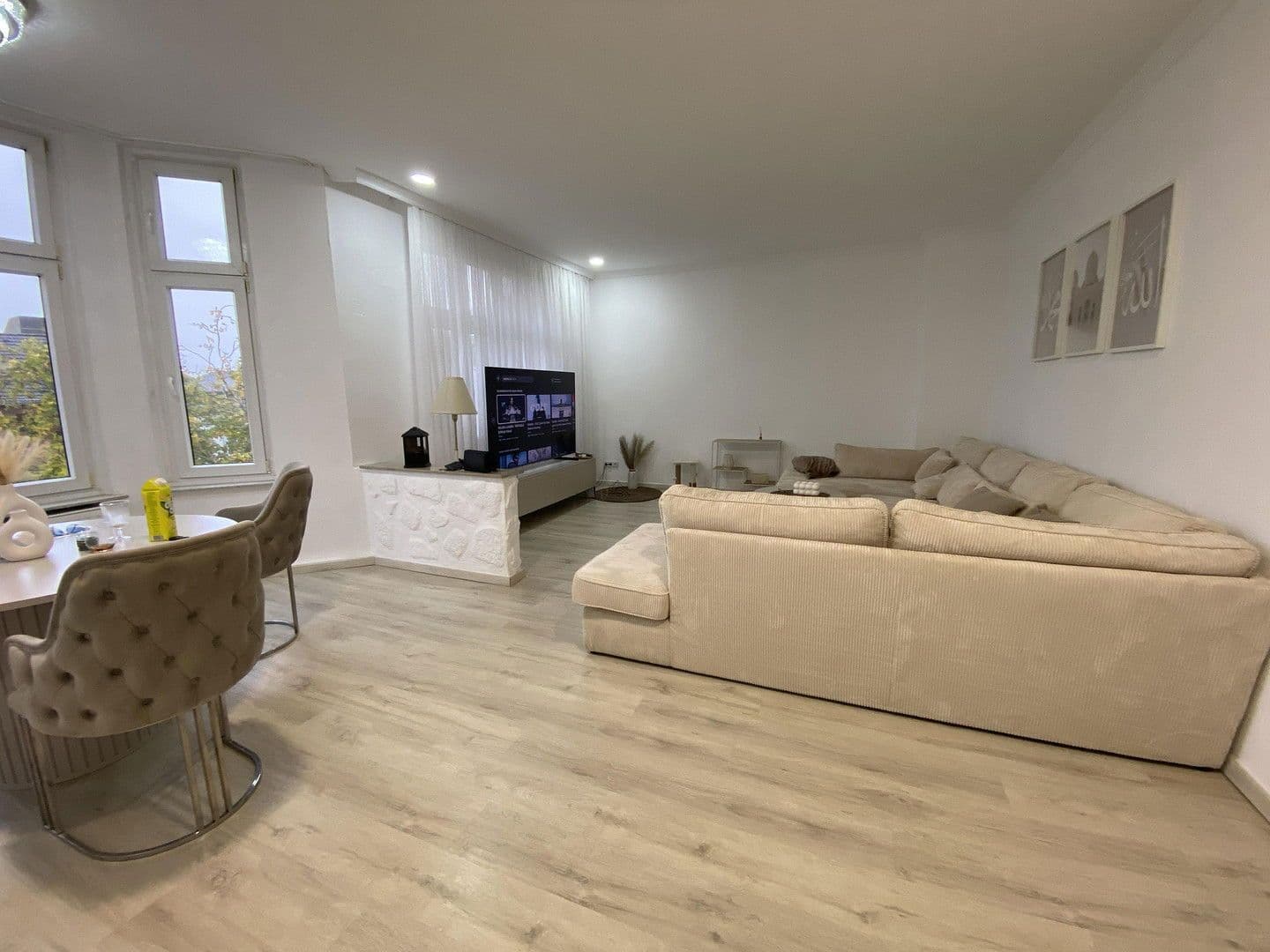 Pronájem bytu 3+1 99 m², Neumarkt 19, Duisburg Ruhrort, Severní Porýní-Vestfálsko Pronájem bytu 3+1 99 m², Neumarkt 19, Duisburg Ruhrort, Severní Porýní-Vestfálsko