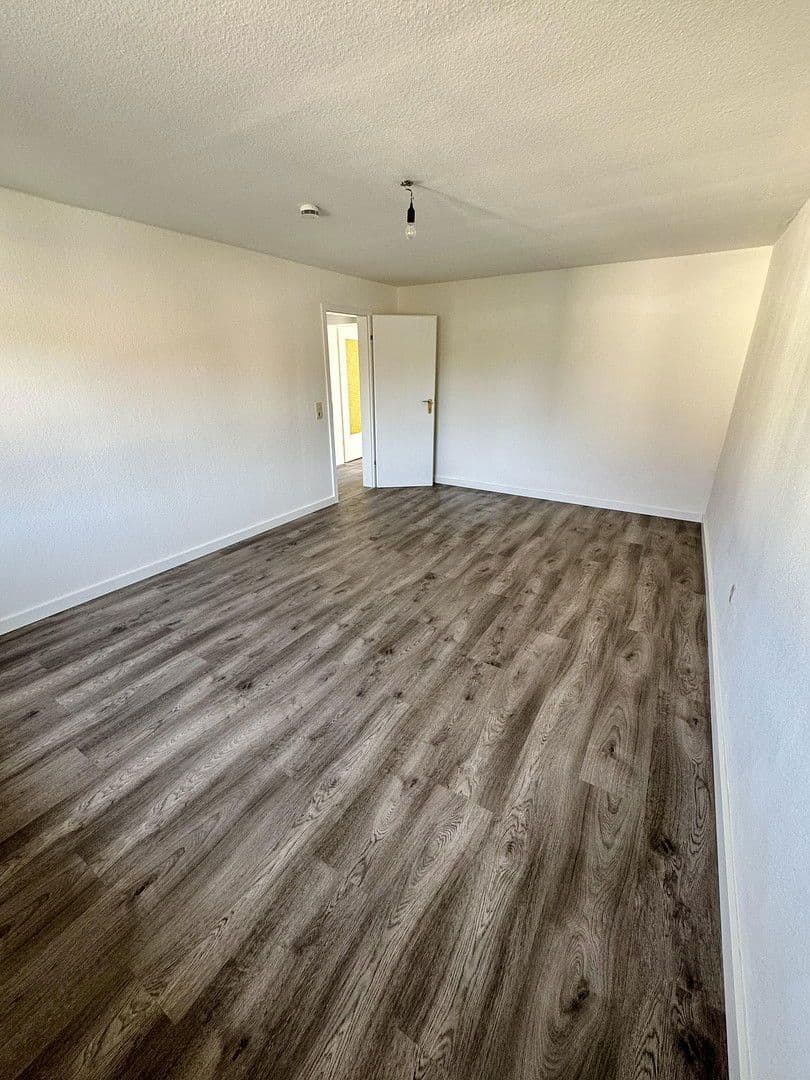 Pronájem bytu 3+1 87 m², Oesdorfer Straße 14, Bad Pyrmont, Dolní Sasko Pronájem bytu 3+1 87 m², Oesdorfer Straße 14, Bad Pyrmont, Dolní Sasko