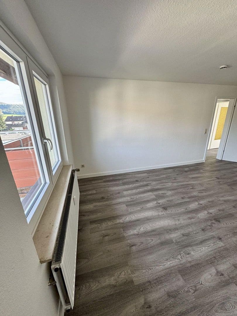 Pronájem bytu 3+1 87 m², Oesdorfer Straße 14, Bad Pyrmont, Dolní Sasko Pronájem bytu 3+1 87 m², Oesdorfer Straße 14, Bad Pyrmont, Dolní Sasko