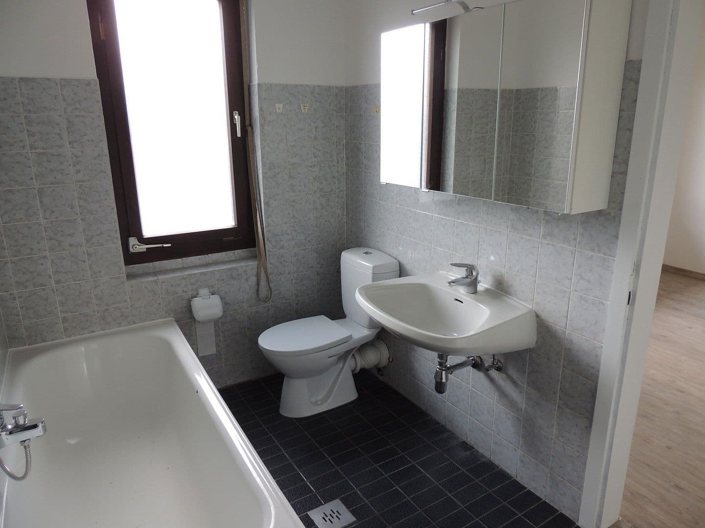 Prodej domu 310 m², pozemek 3.428 m², Güssingerstraße 13, Heiligenkreuz, Hradsko Prodej domu 310 m², pozemek 3.428 m², Güssingerstraße 13, Heiligenkreuz, Hradsko