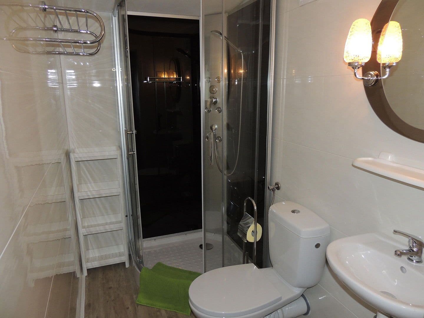 Prodej domu 310 m², pozemek 3.428 m², Güssingerstraße 13, Heiligenkreuz, Hradsko Prodej domu 310 m², pozemek 3.428 m², Güssingerstraße 13, Heiligenkreuz, Hradsko