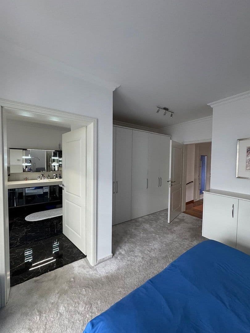 Prodej domu 265 m², pozemek 996 m², Potsdam Groß Glienicke zu Berlin, Braniborsko Prodej domu 265 m², pozemek 996 m², Potsdam Groß Glienicke zu Berlin, Braniborsko