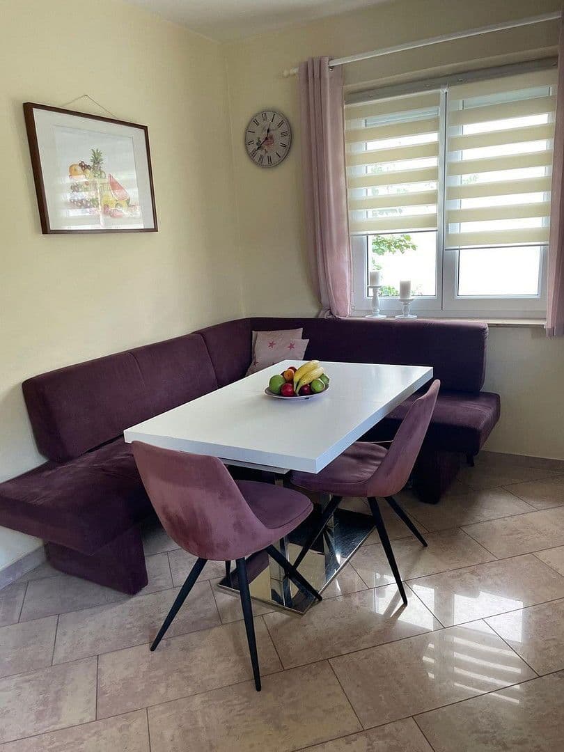 Pronájem bytu 4+1 109 m², Stuttgart, Bádensko-Württembersko Pronájem bytu 4+1 109 m², Stuttgart, Bádensko-Württembersko