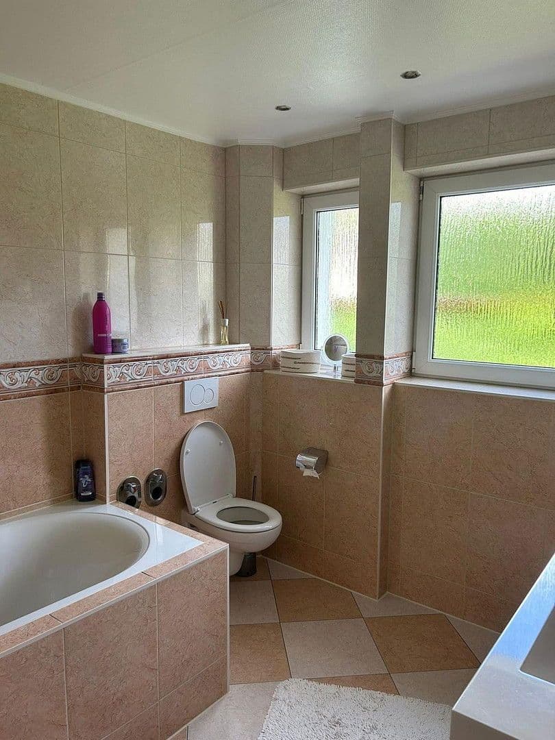 Pronájem bytu 4+1 109 m², Stuttgart, Bádensko-Württembersko Pronájem bytu 4+1 109 m², Stuttgart, Bádensko-Württembersko