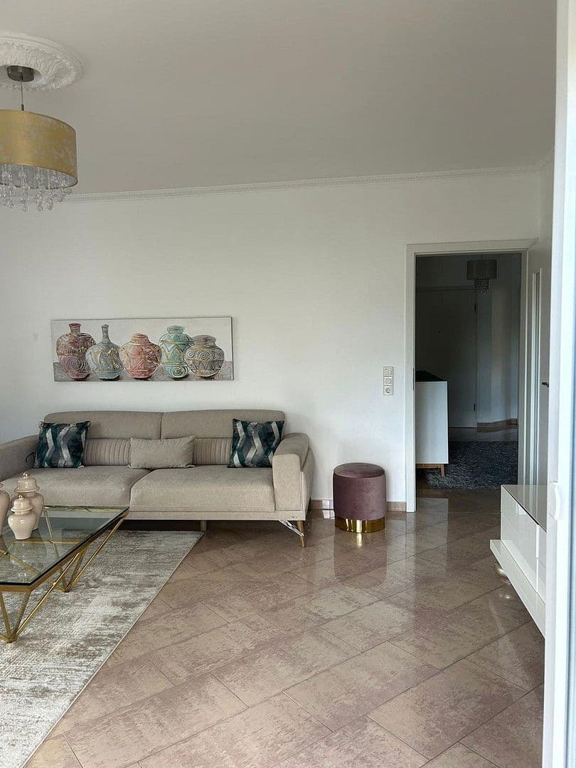 Pronájem bytu 4+1 109 m², Stuttgart, Bádensko-Württembersko Pronájem bytu 4+1 109 m², Stuttgart, Bádensko-Württembersko