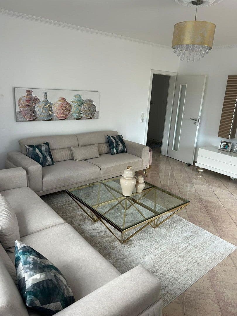 Pronájem bytu 4+1 109 m², Stuttgart, Bádensko-Württembersko Pronájem bytu 4+1 109 m², Stuttgart, Bádensko-Württembersko