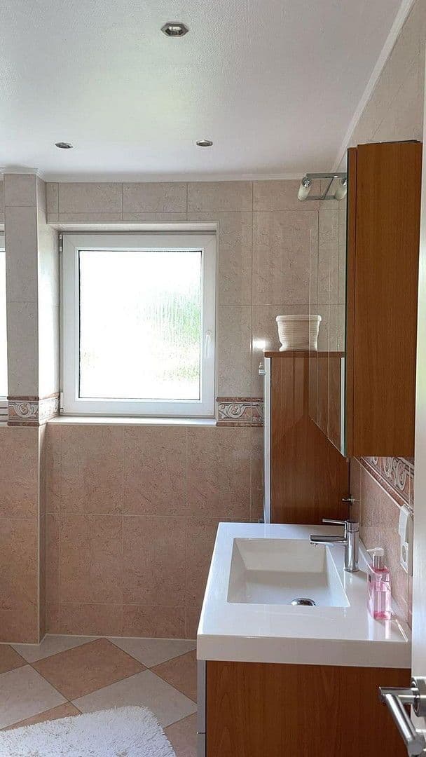 Pronájem bytu 4+1 109 m², Stuttgart, Bádensko-Württembersko Pronájem bytu 4+1 109 m², Stuttgart, Bádensko-Württembersko