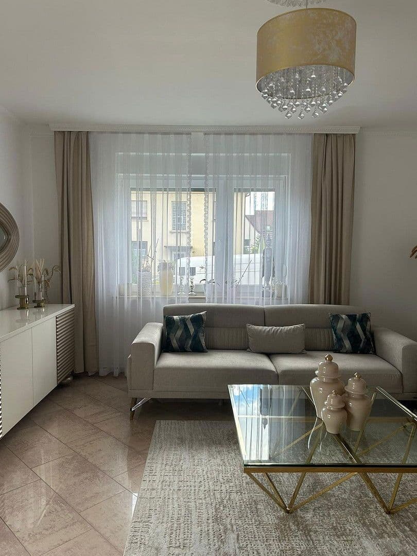 Pronájem bytu 4+1 109 m², Stuttgart, Bádensko-Württembersko Pronájem bytu 4+1 109 m², Stuttgart, Bádensko-Württembersko