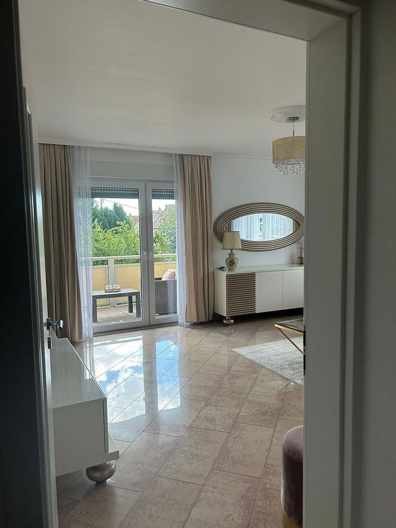 Pronájem bytu 4+1 109 m², Stuttgart, Bádensko-Württembersko Pronájem bytu 4+1 109 m², Stuttgart, Bádensko-Württembersko