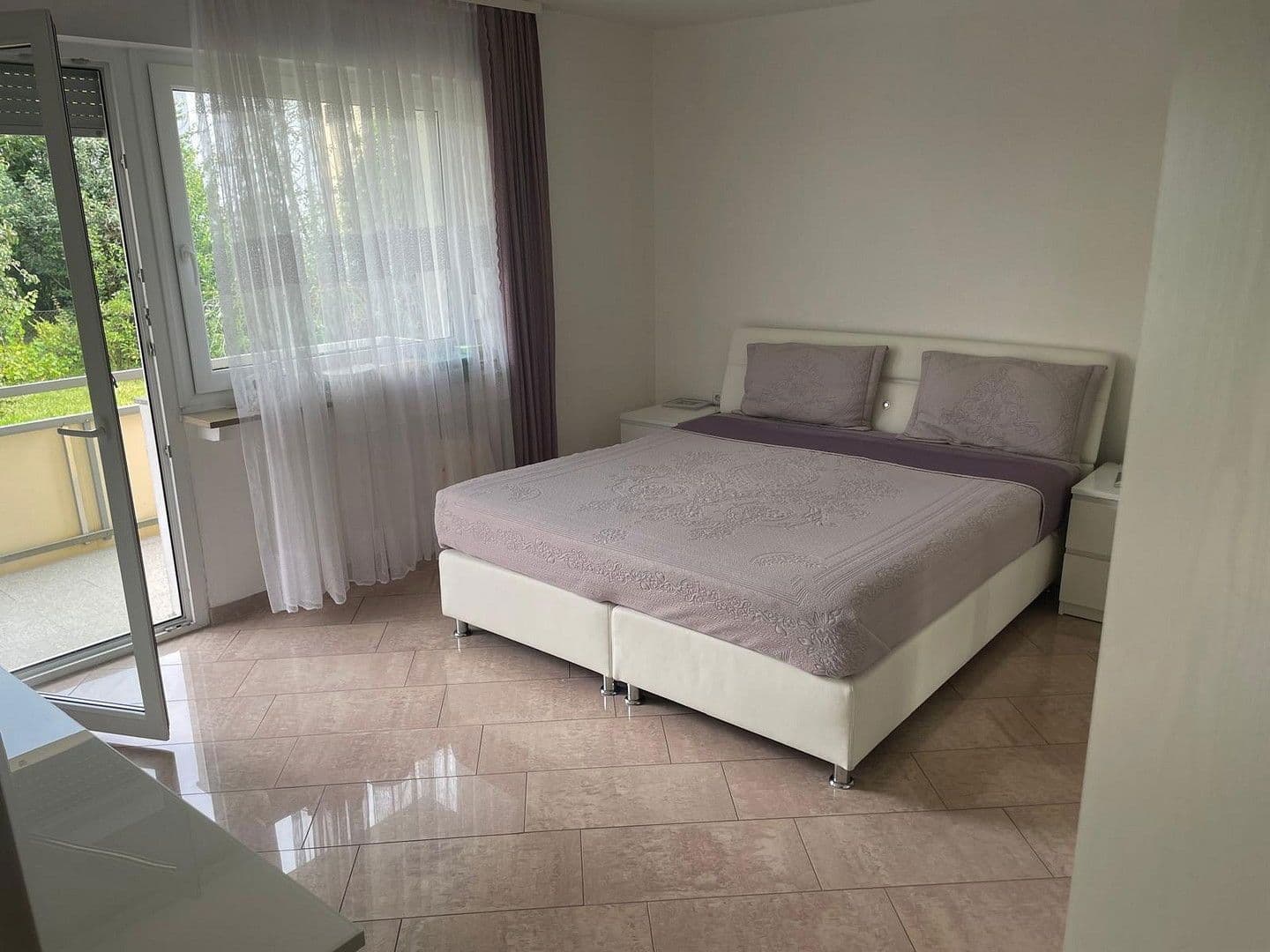 Pronájem bytu 4+1 109 m², Stuttgart, Bádensko-Württembersko Pronájem bytu 4+1 109 m², Stuttgart, Bádensko-Württembersko