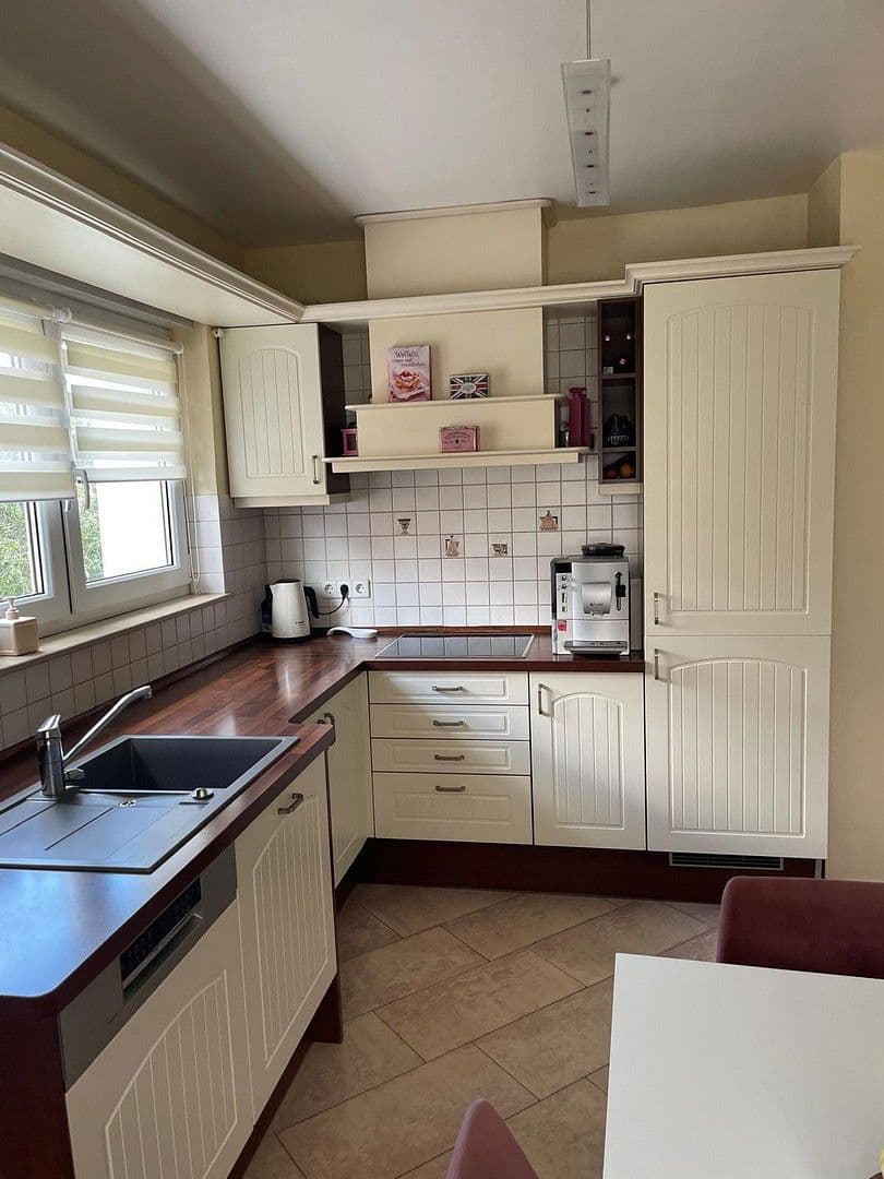 Pronájem bytu 4+1 109 m², Stuttgart, Bádensko-Württembersko Pronájem bytu 4+1 109 m², Stuttgart, Bádensko-Württembersko