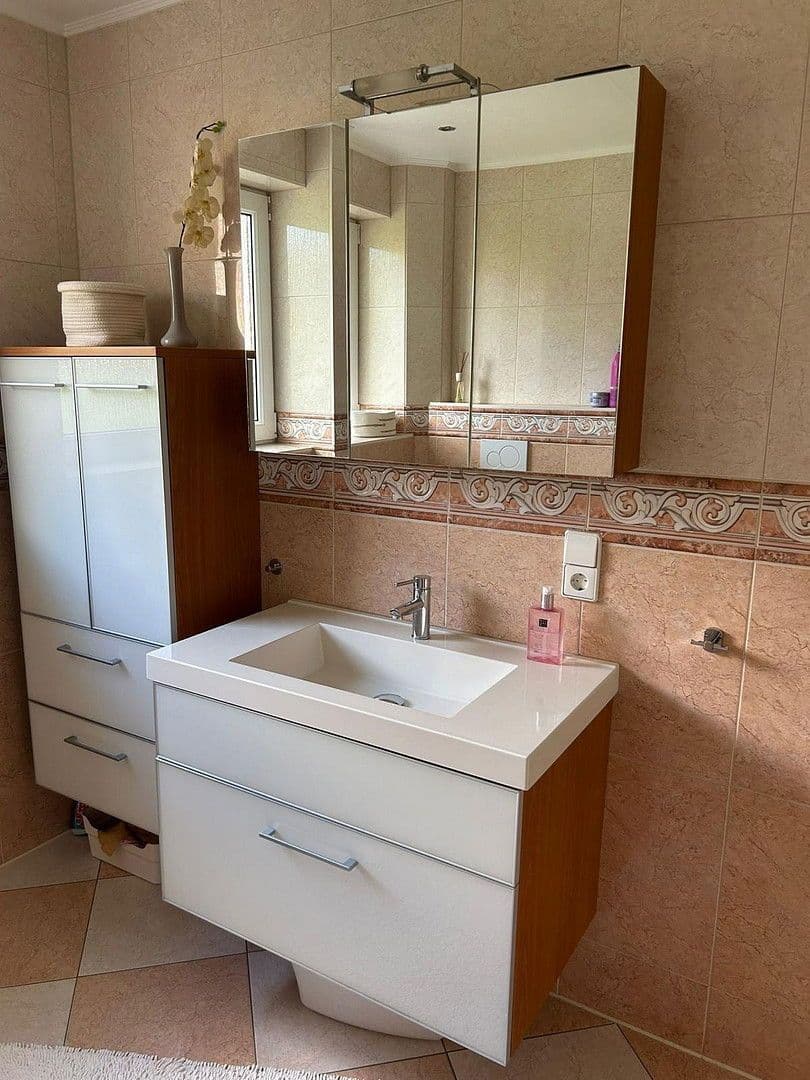 Pronájem bytu 4+1 109 m², Stuttgart, Bádensko-Württembersko Pronájem bytu 4+1 109 m², Stuttgart, Bádensko-Württembersko